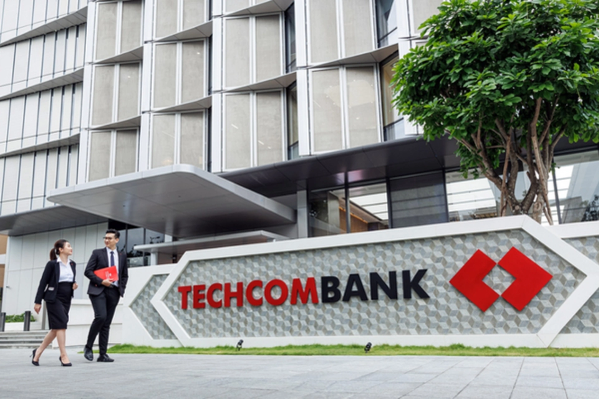 Lãi suất ngân hàng hôm nay 10/7/2025: Techcombank đạt 5,85%/năm kỳ hạn 12 tháng