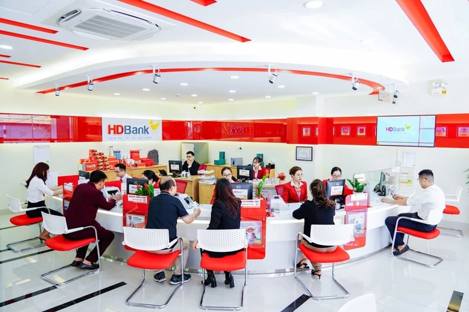 Lãi suất ngân hàng hôm nay 18/7/2025: HDBank niêm yết cao nhất 6,1%/năm kỳ hạn 18 tháng