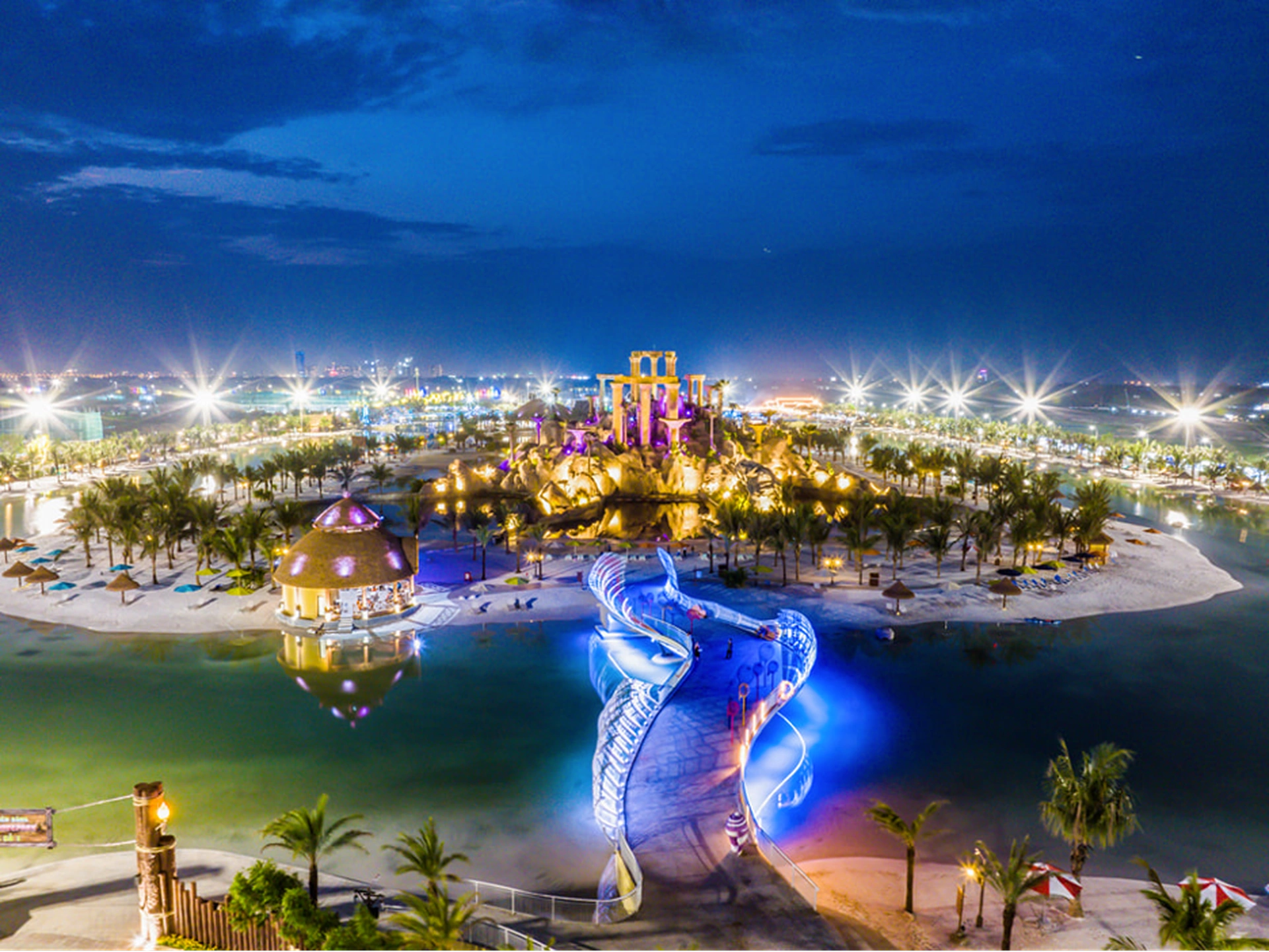 Từ Vinhomes Ocean Park Gia Lâm đến công viên biển hồ tạo sóng Royal Wave có gần không?