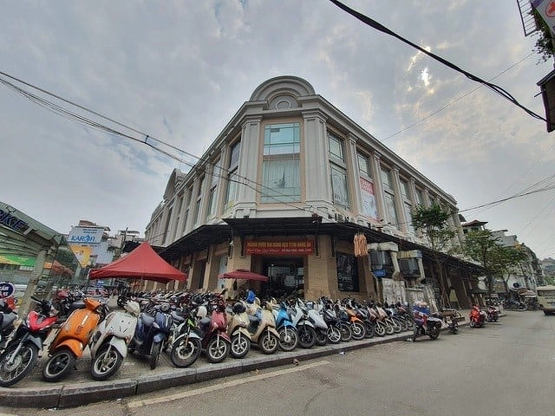 Hướng dẫn cách di chuyển từ Vinhomes Smart City đến chợ Hàng Da