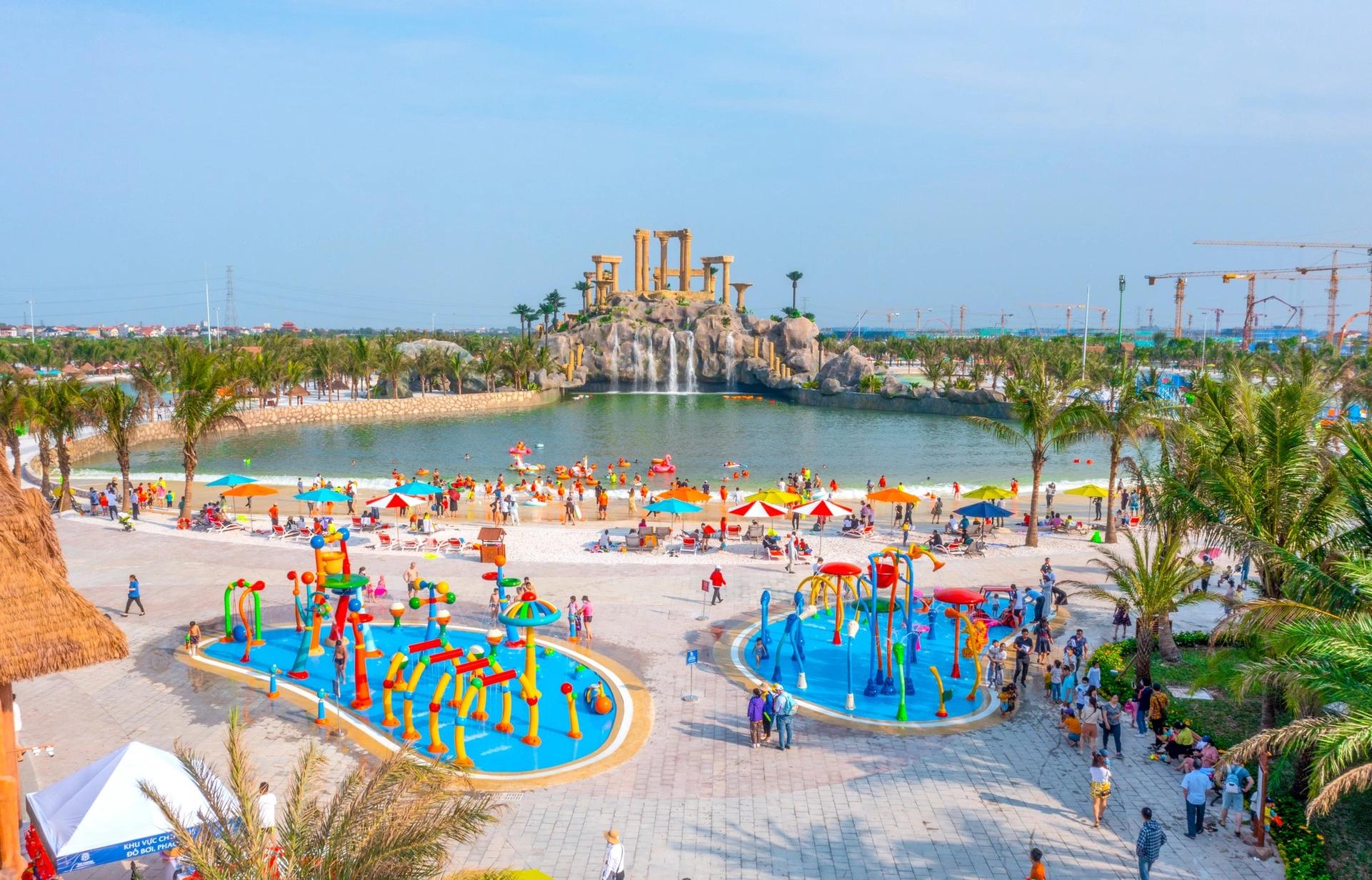 Có bao nhiêu căn shophouse, biệt thự liền kề sở hữu tầm view bao trọn công viên Royal Wave Park?