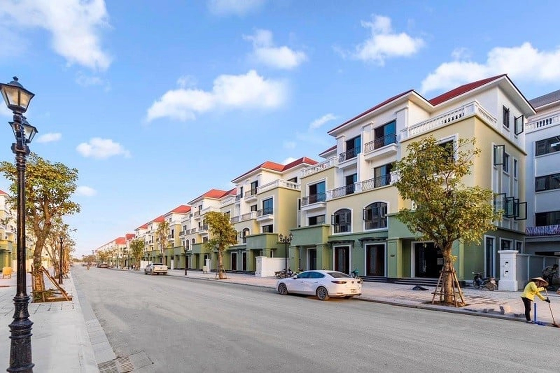 Giá bán hiện tại của shophouse liền kề diện tích 65m2, mặt tiền 5m thuộc dãy Cọ Xanh 2 và Cọ Xanh 3 phân khu Cọ Xanh là bao nhiêu?
