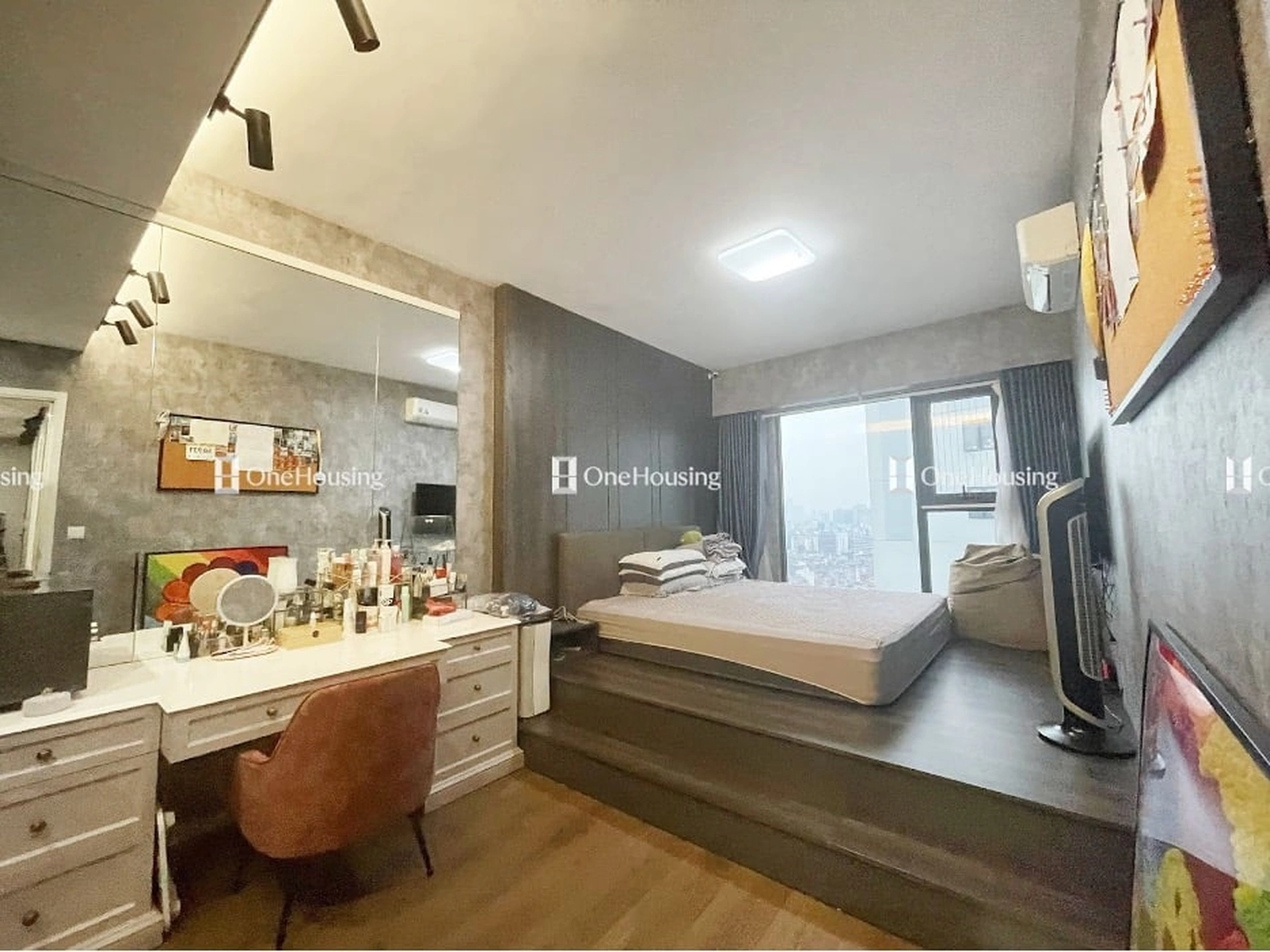 Căn 2PN tòa C - Imperia Sky Garden hướng Đông Nam OneHousing đang bán giá bao nhiêu 1m2?