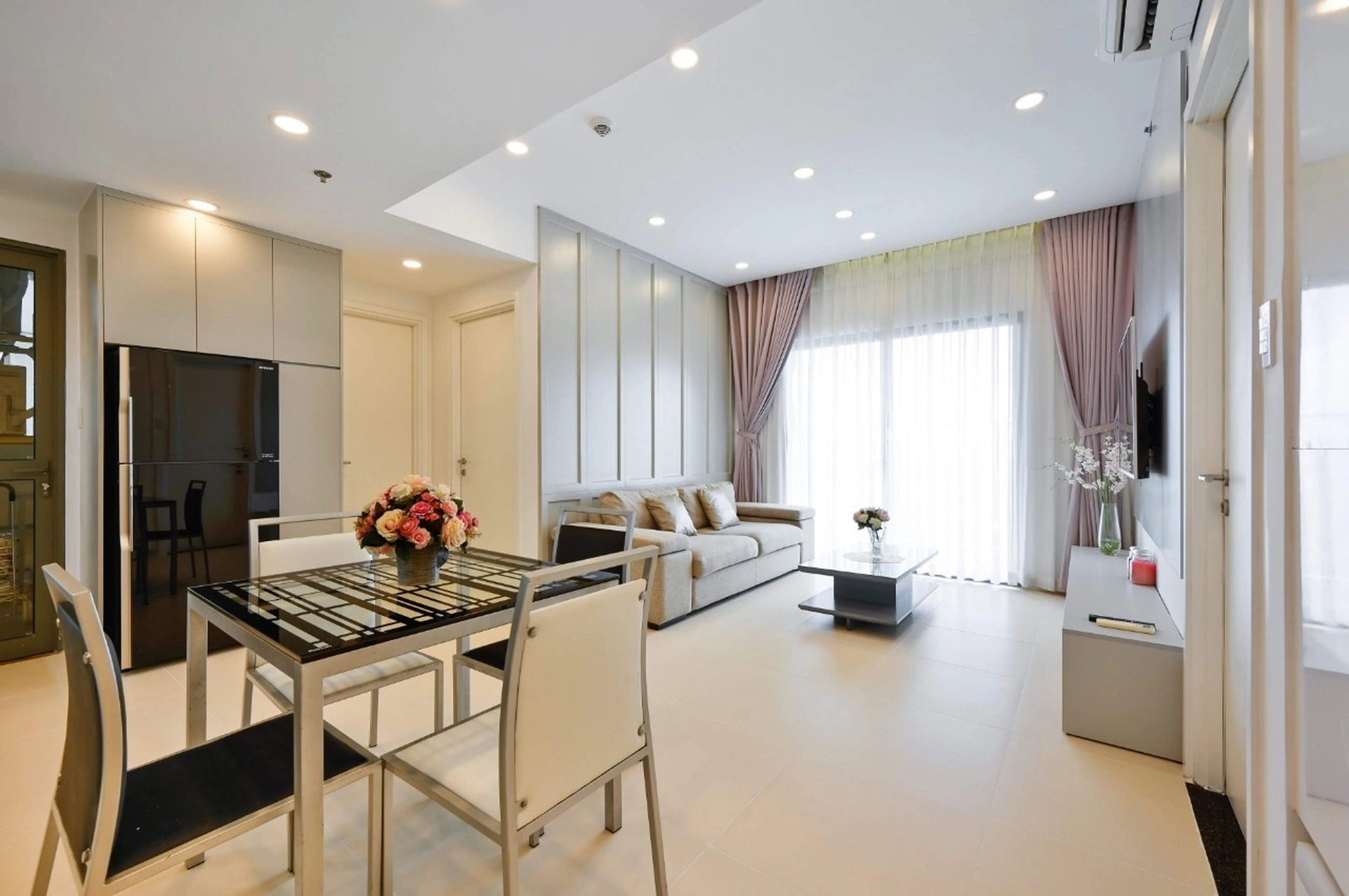 Căn hộ 2 phòng ngủ tại dự án chung cư cao cấp Masteri Thảo Điền đang bán giá bao nhiêu?