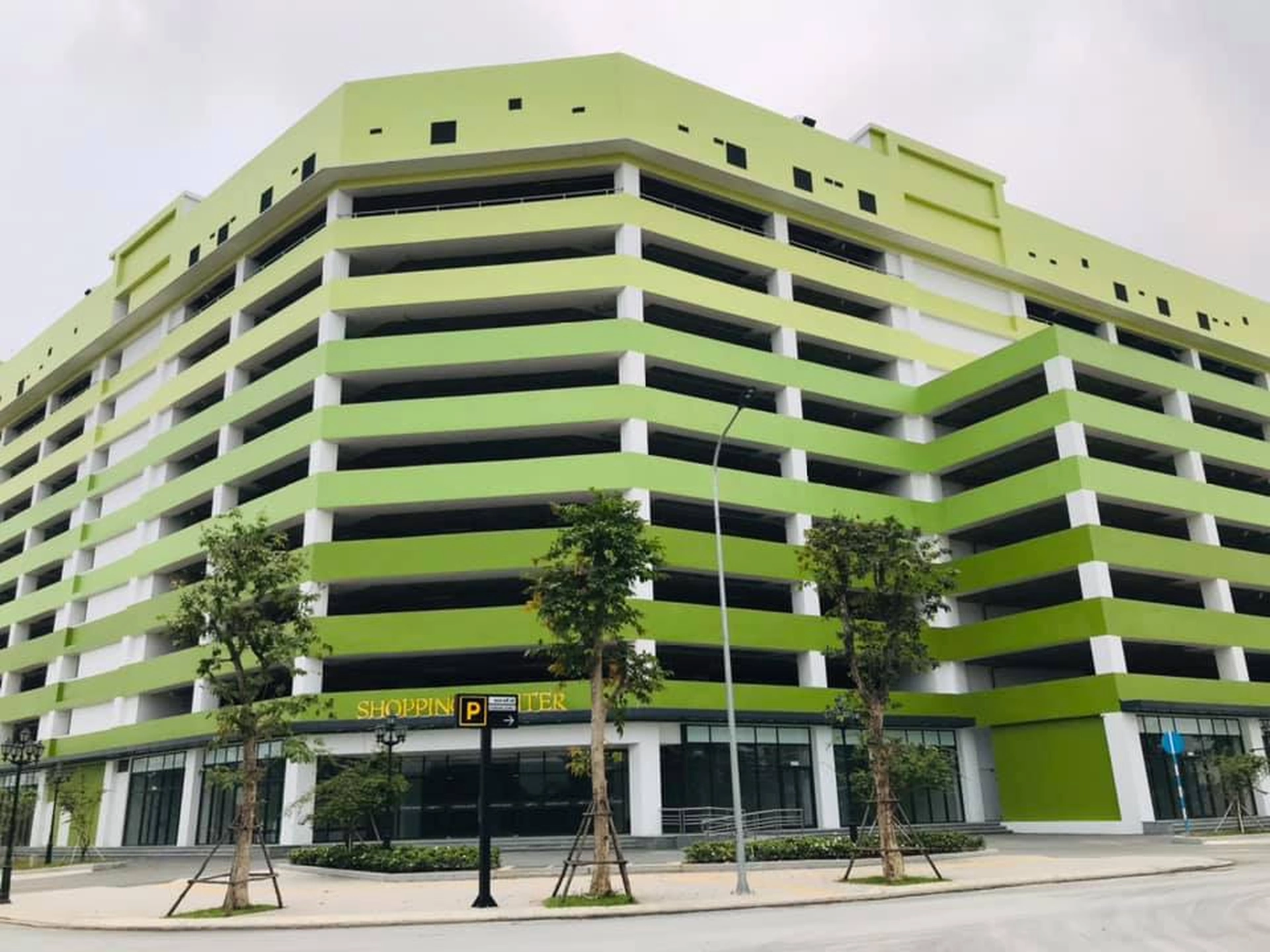 Phí đỗ xe máy, ôtô ở chung cư Vinhomes Smart City là bao nhiêu mỗi tháng?