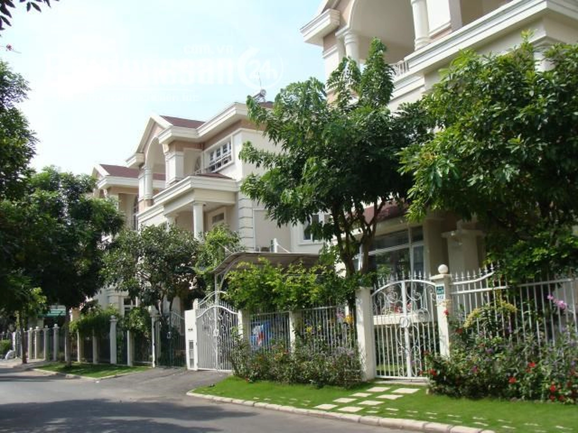 Cập nhật mới nhất giá bán nhà biệt thự, liền kề quận Tân Phú