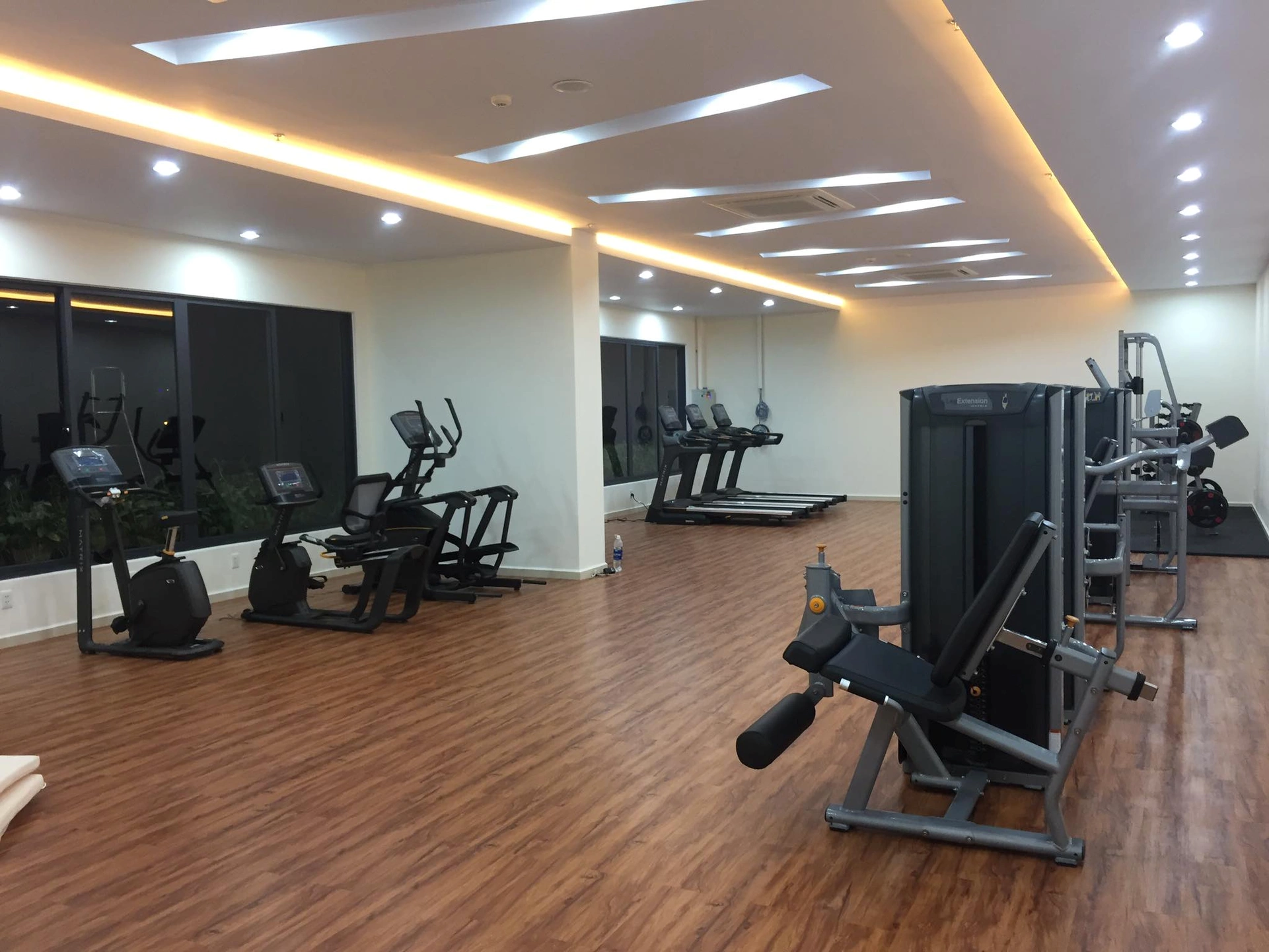 Tập gym kết hợp view hồ bơi độc lạ tại dự án M-One Nam Sài Gòn