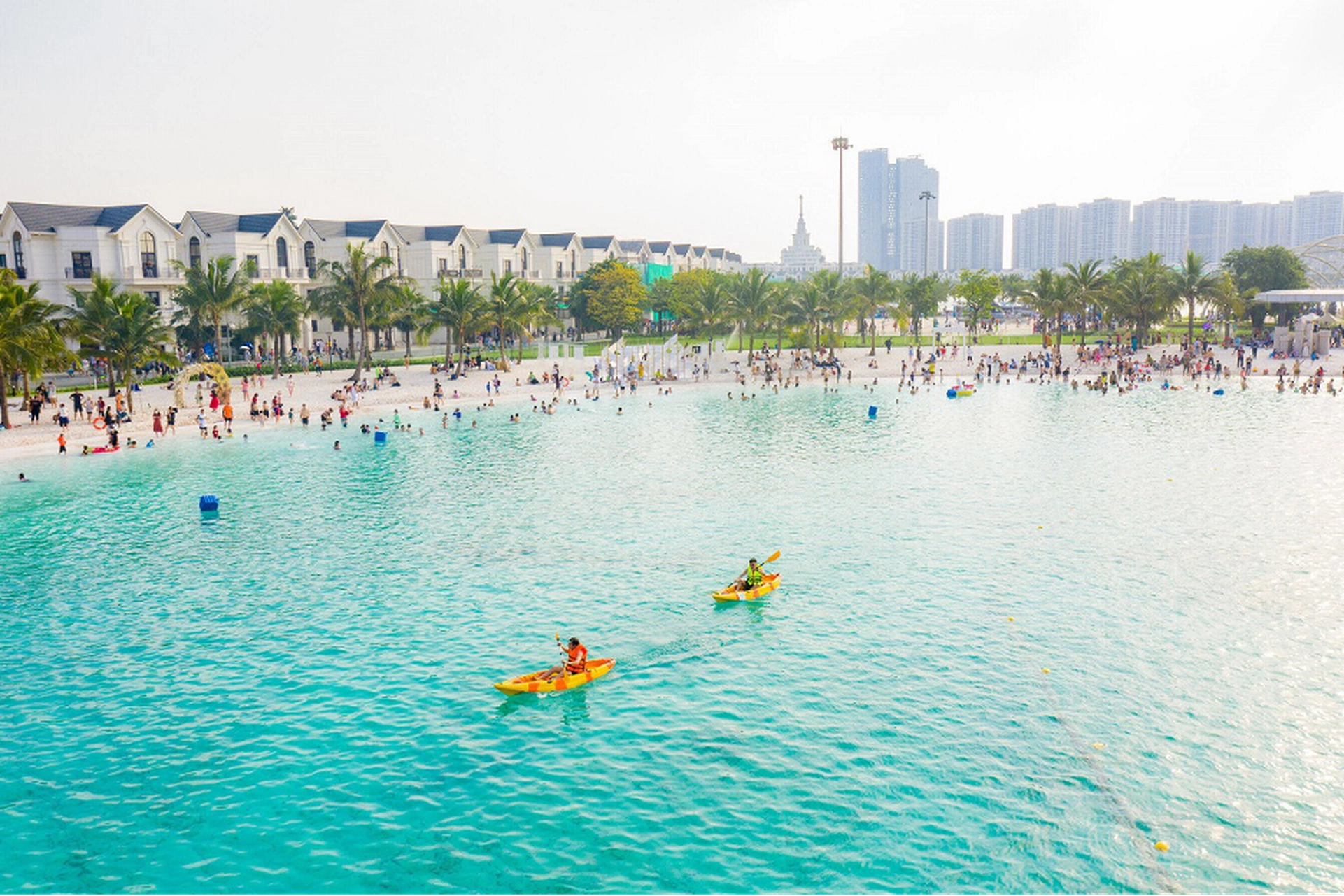 Biển nhân tạo Crystal Lagoon nằm ở đâu? Giá vé giờ mở cửa thế nào?