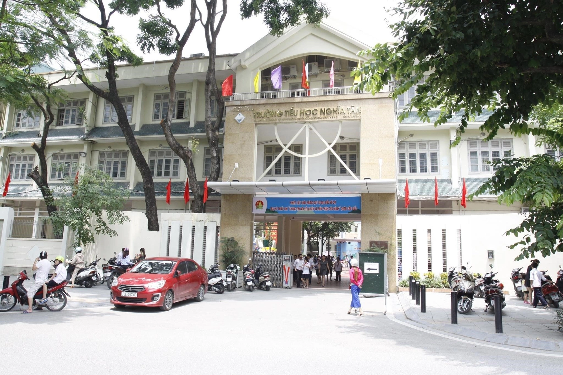 Gần chung cư Dreamland Bonanza quận Cầu Giấy có trường tiểu học, THCS nào không?