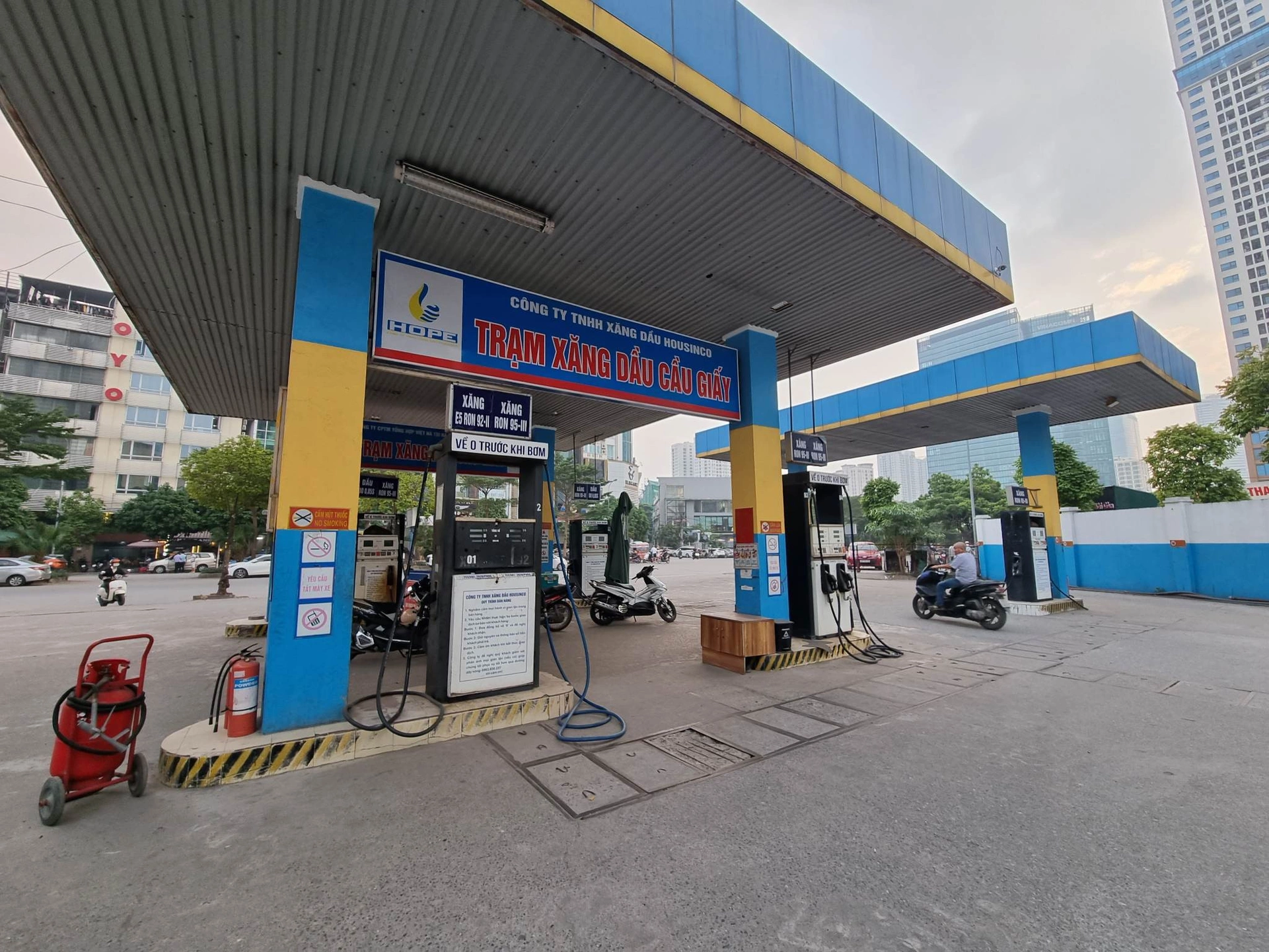Gần chung cư A14 Nam Trung Yên quận Cầu Giấy có các trạm xăng nào?