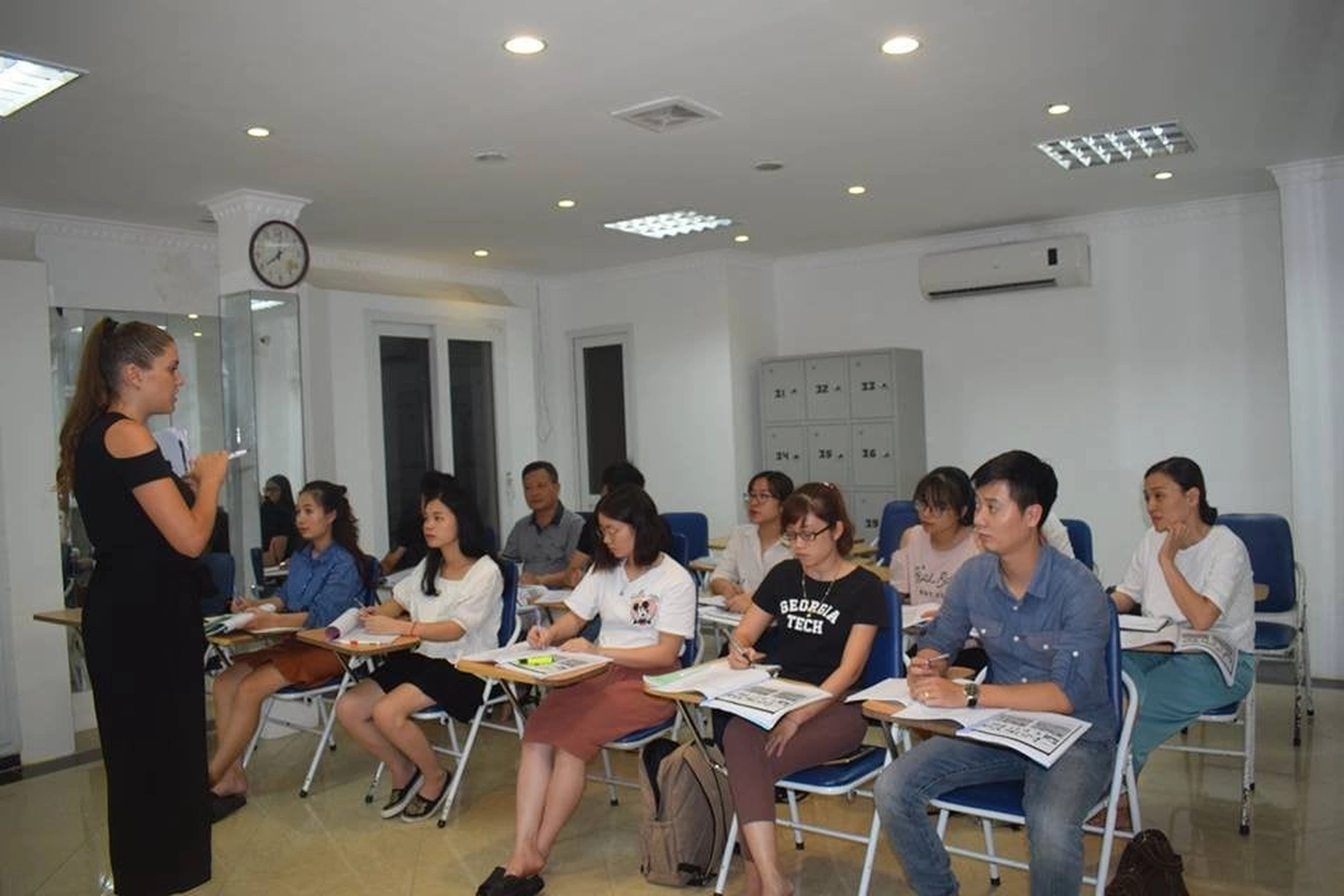 Gần chung cư Richland Southern quận Cầu Giấy có trung tâm ngoại ngữ nào không?