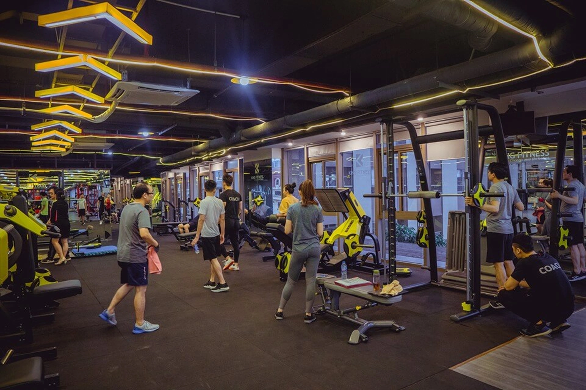 Gần chung cư Hoàng Thành Tower quận Hai Bà Trưng có các phòng gym nào?