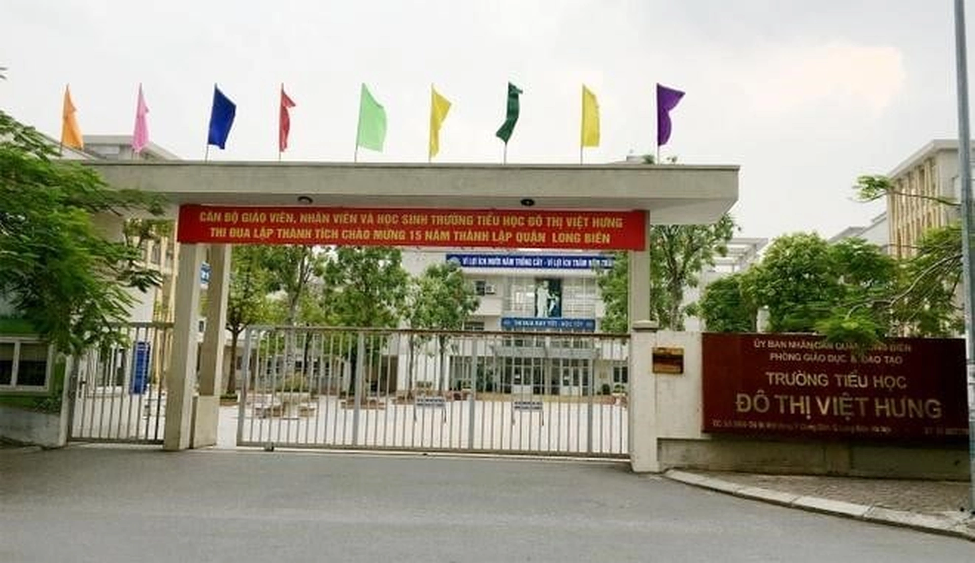 Gần chung cư AQH Riverside quận Long Biên có trường tiểu học nào không?