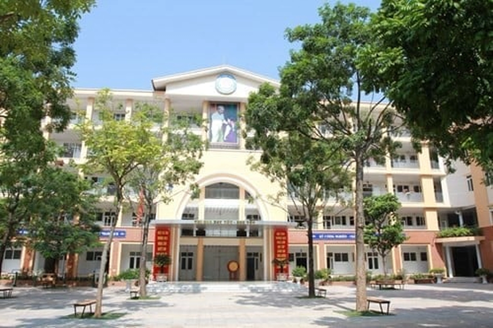 Chung cư Berriver Jardin quận Long Biên gần trường THCS nào không?
