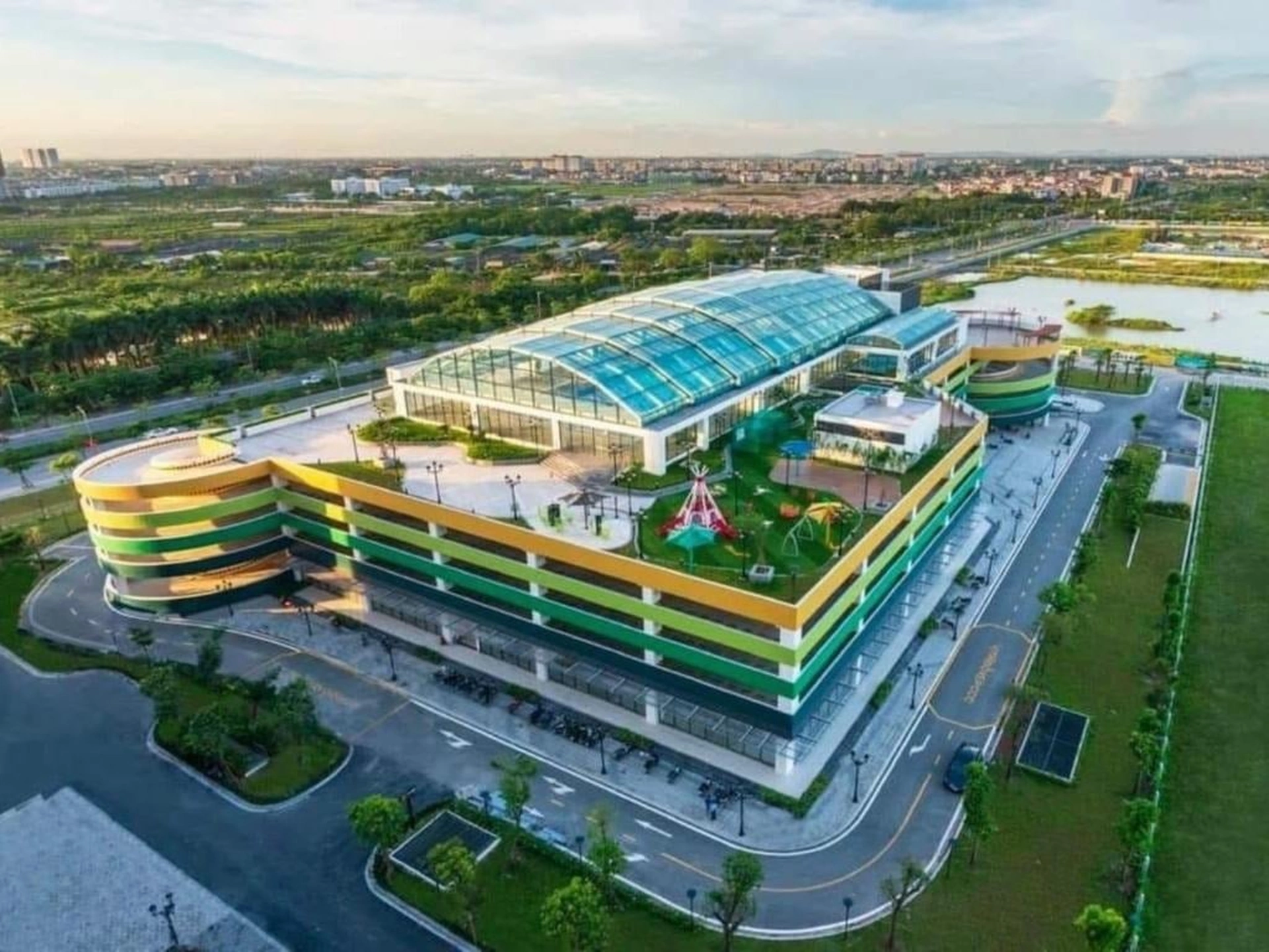 Vinhomes Ocean Park 2 có nhà xe nổi phục vụ cư dân và du khách không? Nhà xe nổi nằm ở đâu?