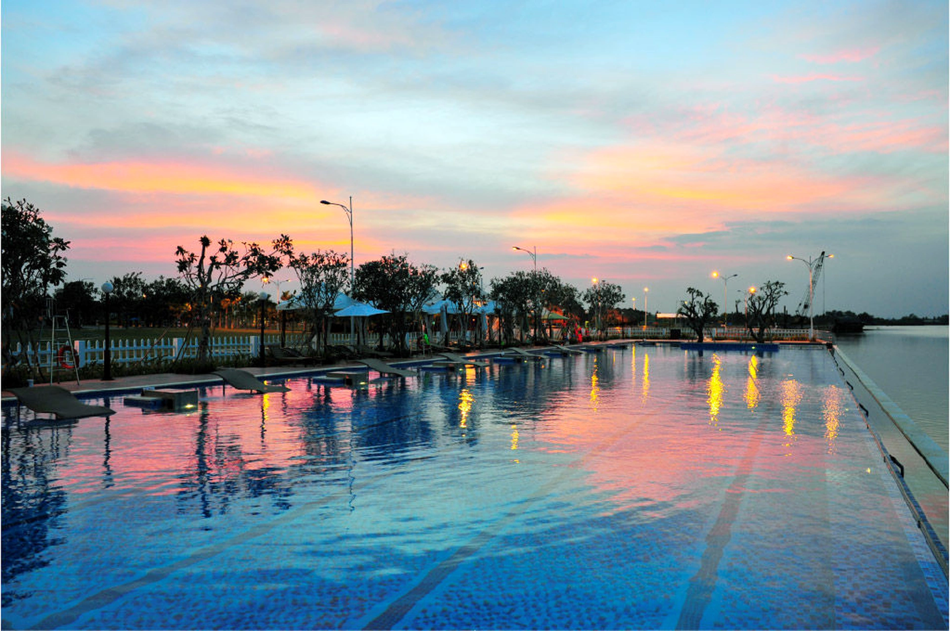 Khoảng cách từ dự án Lumière Boulevard đến Khu Du Lịch The BCR là bao xa?
