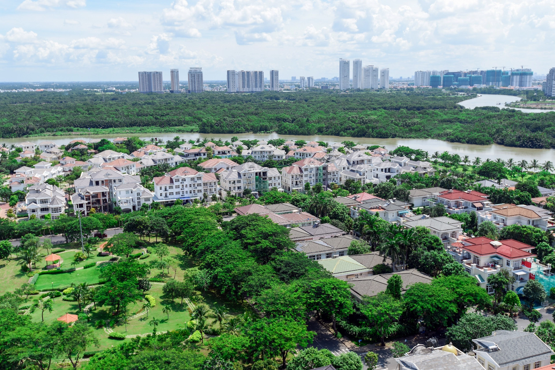 Giá bán nhà riêng đường Trần Văn Khánh, Quận 7, TP. HCM hiện tại là bao nhiêu?