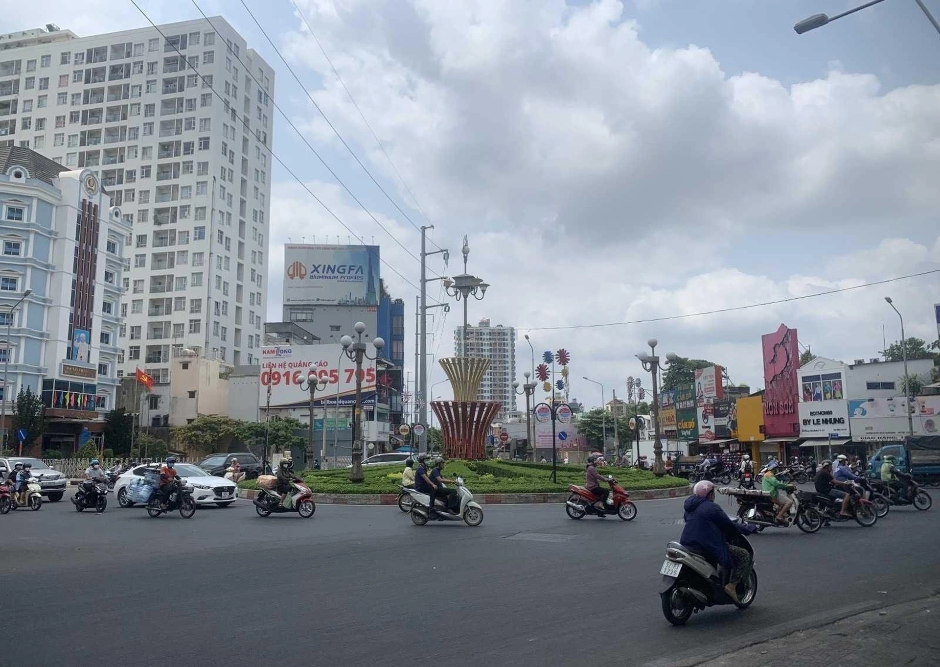 Nhà riêng gần chợ Phú Bình, Quận 11 có giá bán bao nhiêu?