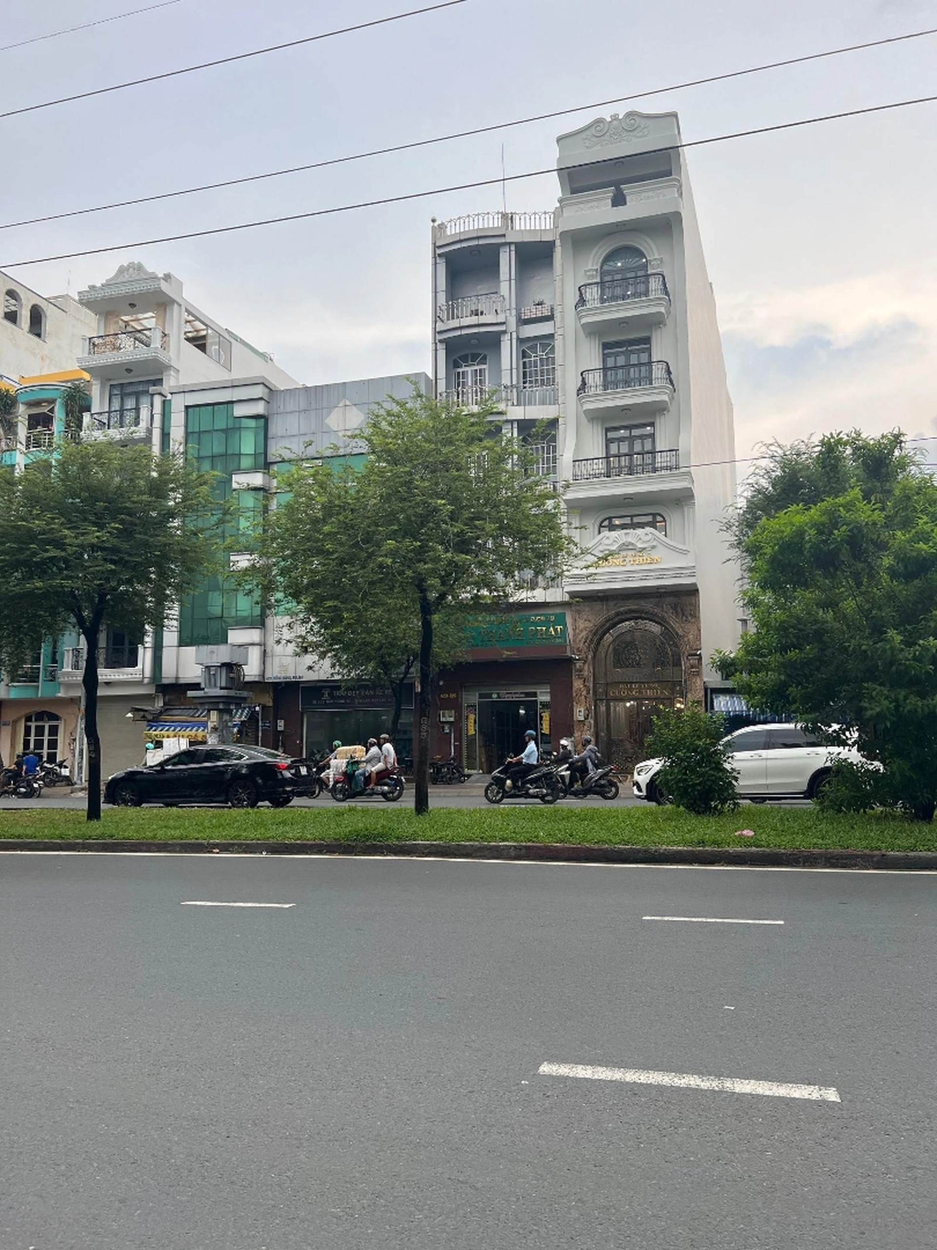 Giá bán nhà riêng, nguyên căn tại đường Hồng Bàng, quận 11 là bao nhiêu?
