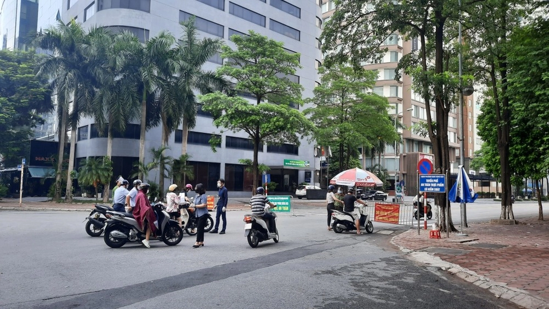 Nhà đất thổ cư phường Dịch Vọng Hậu và phường Mai Dịch bên nào đắt, bên nào rẻ hơn?