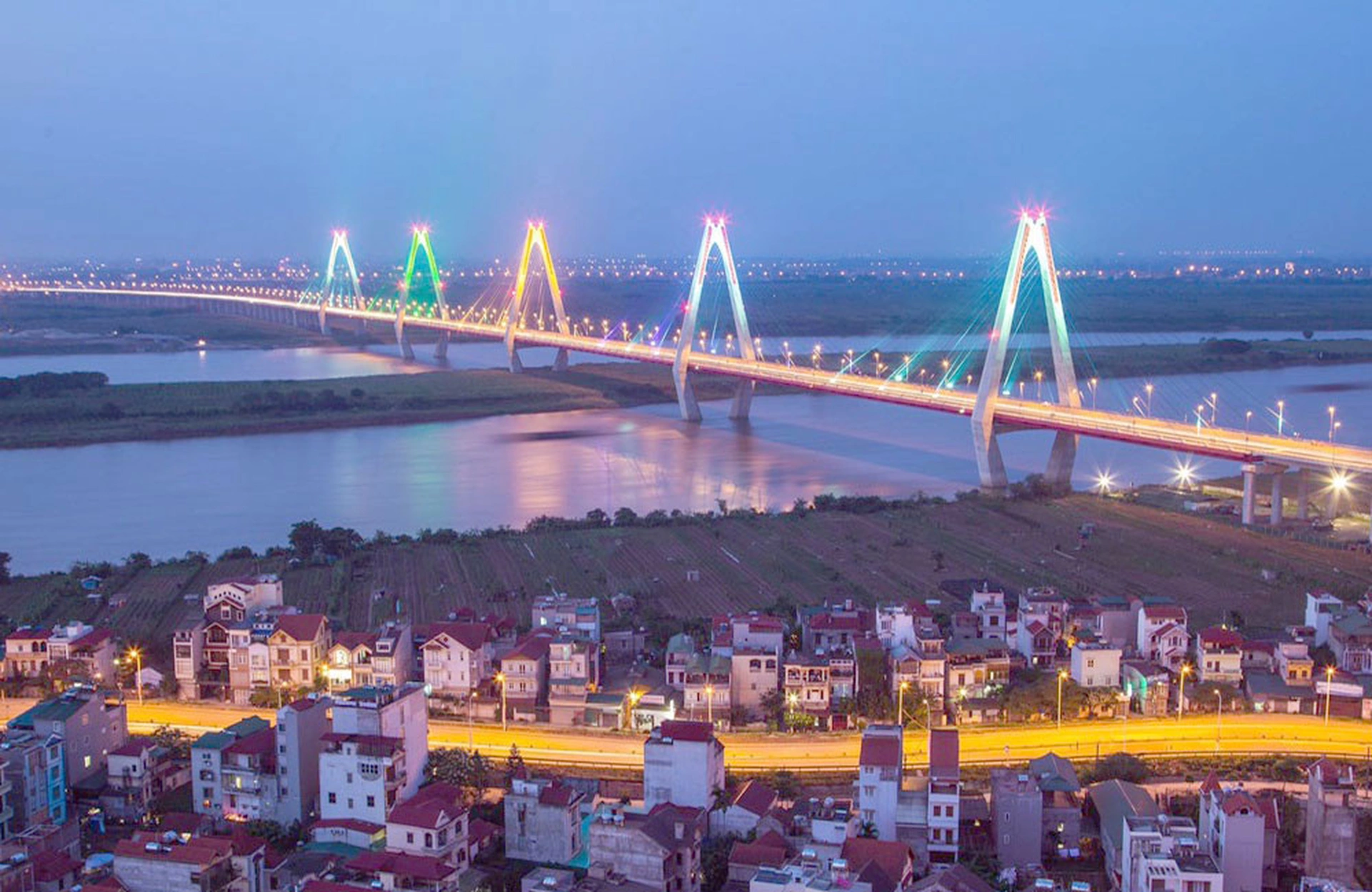 Nhà đất thổ cư quận Tây Hồ và quận Cầu Giấy bên nào đắt, bên nào rẻ hơn?