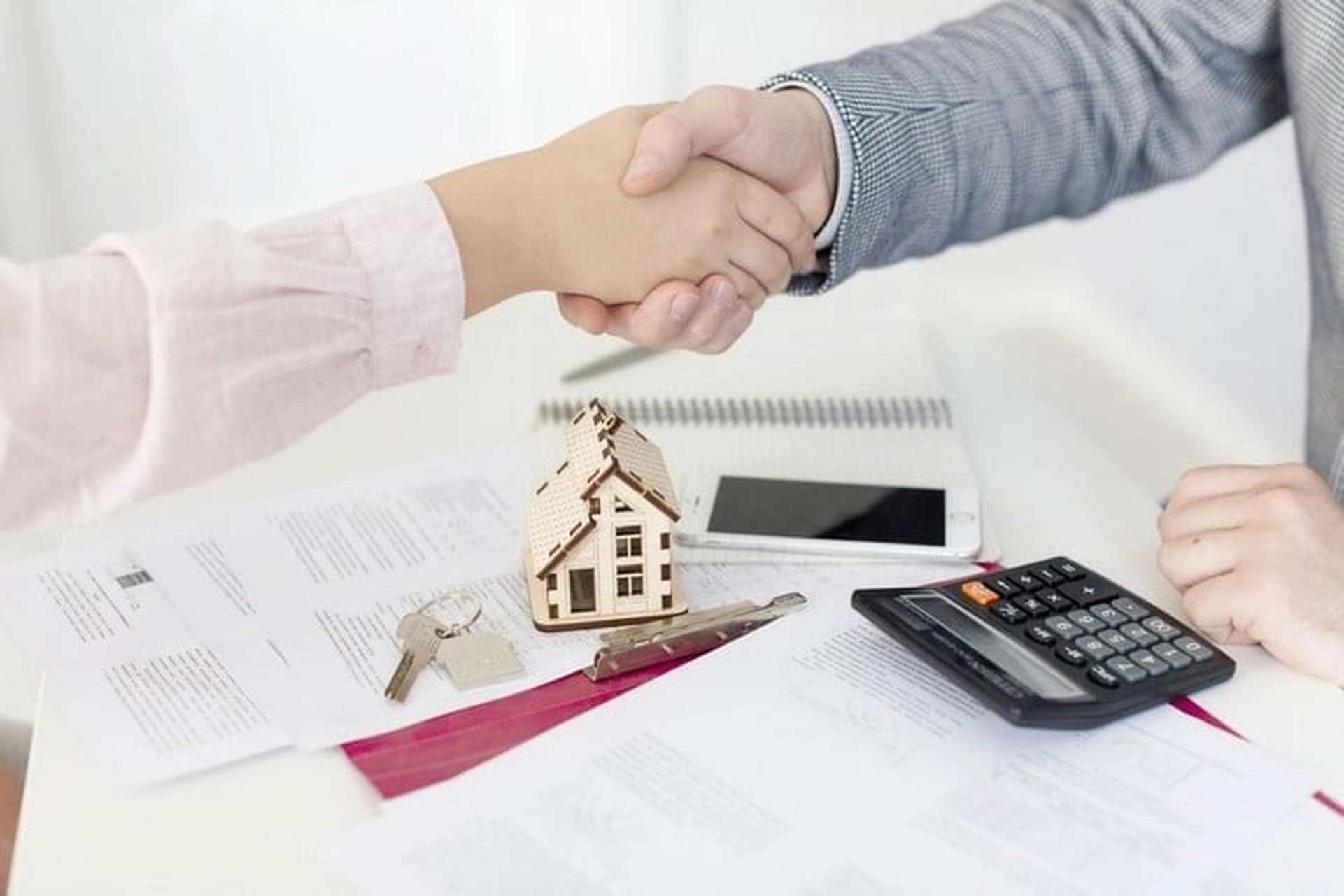 Người được nhờ đứng tên lại đem bán nhà thì phải làm gì?