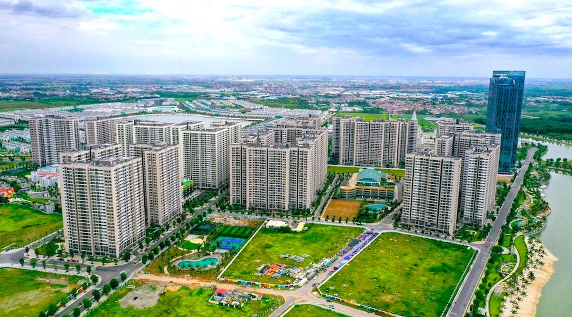 Báo cáo thị trường chung cư Hà Nội đầu năm: Giá bán căn hộ tiếp tục tăng