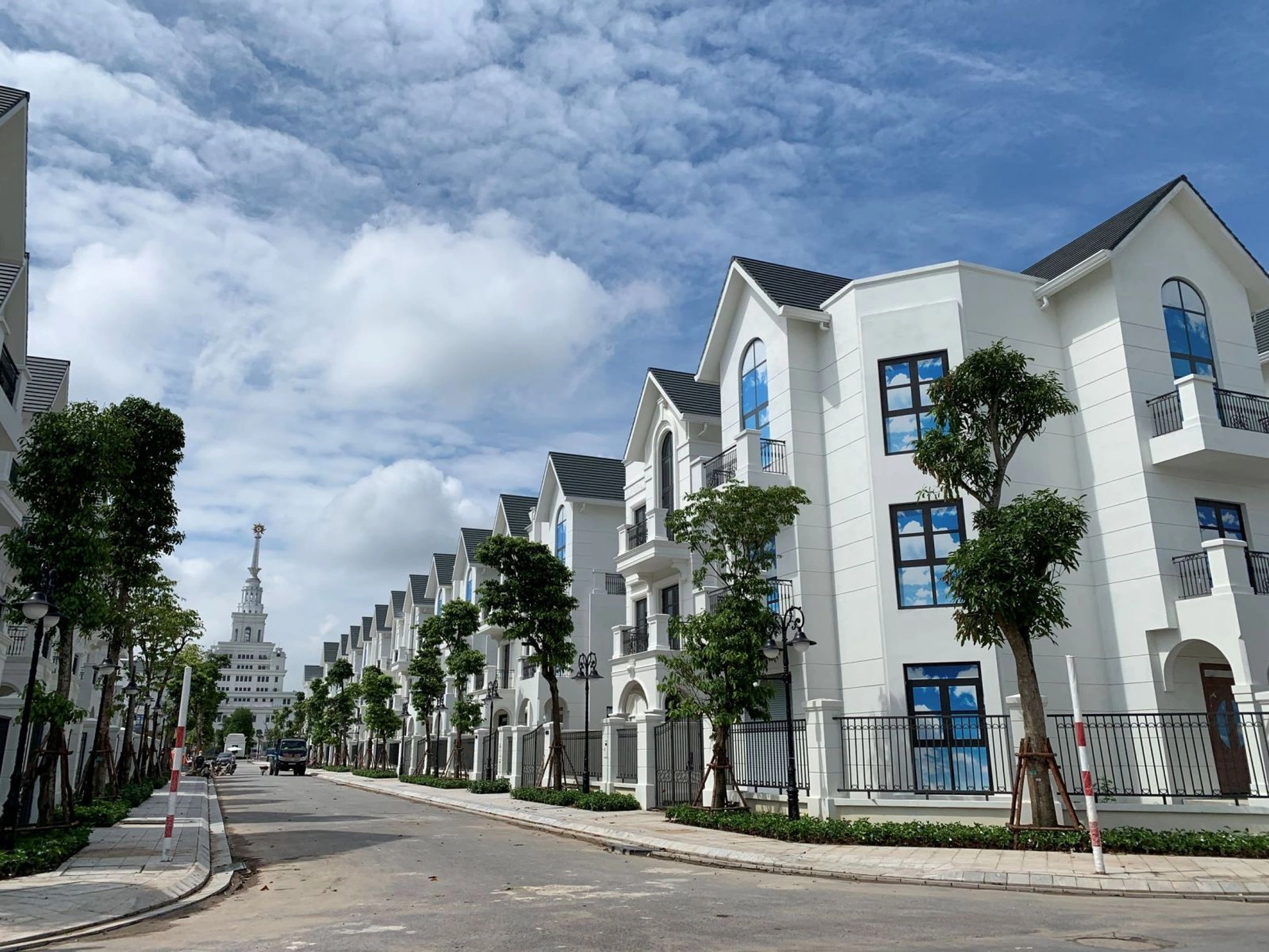 Bán căn biệt thự hướng Đông Bắc phân khu San Hô Vinhomes Ocean Park ở đâu giá hợp lý?