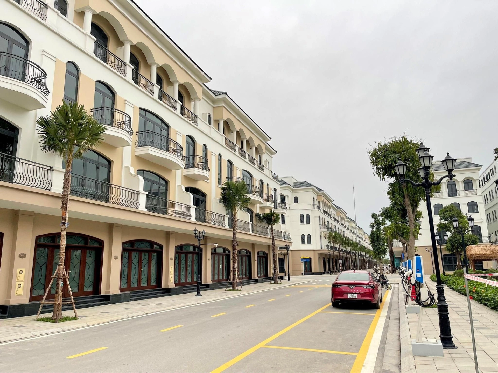 Bán Shophouse hướng Tây Bắc phân khu Sao Biển Vinhomes Ocean Park ở đâu giá hợp lý?