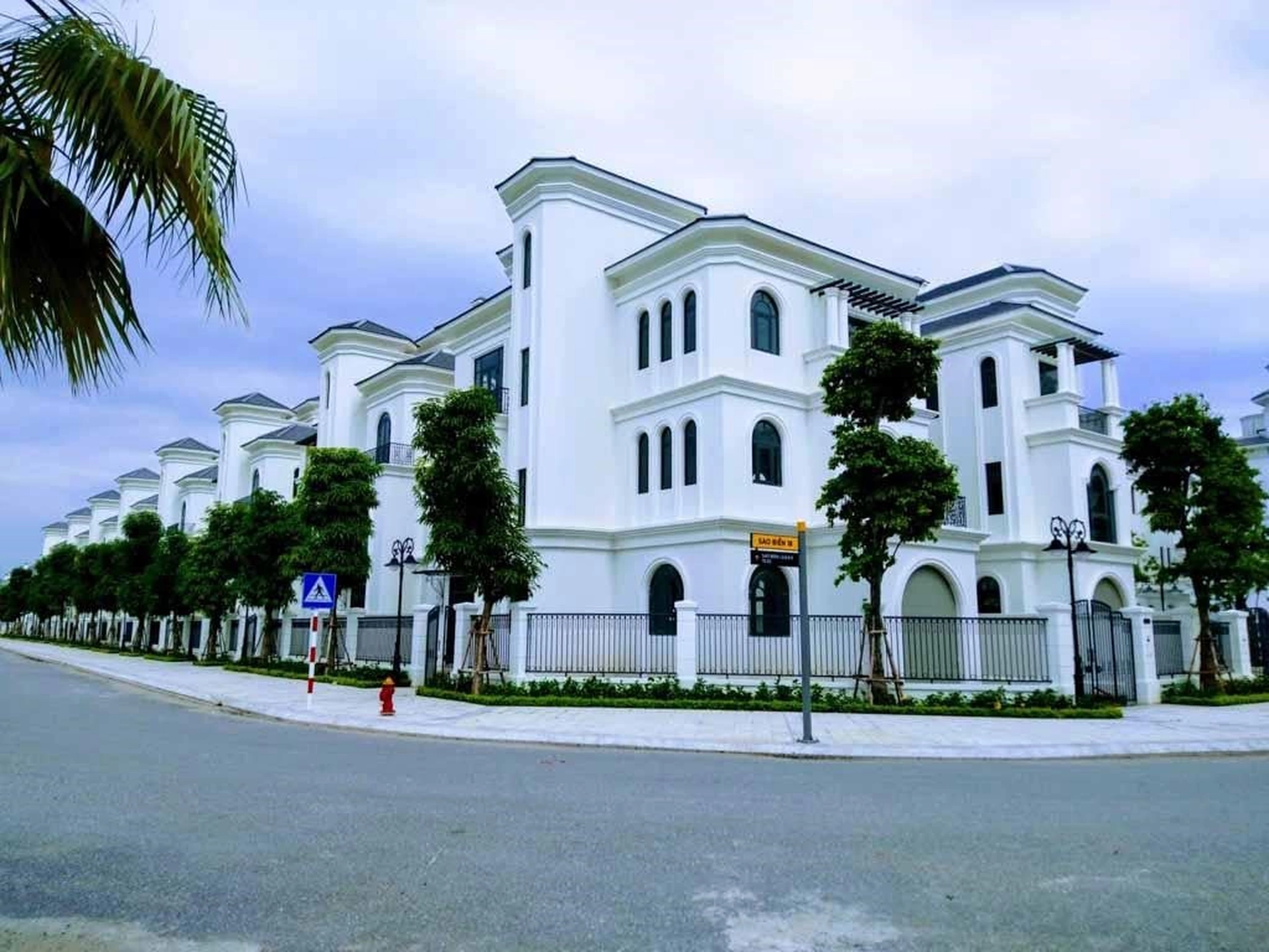 Bán biệt thự hơn 350m2 phân khu Sao Biển Vinhomes Ocean Park ở đâu giá hợp lý?
