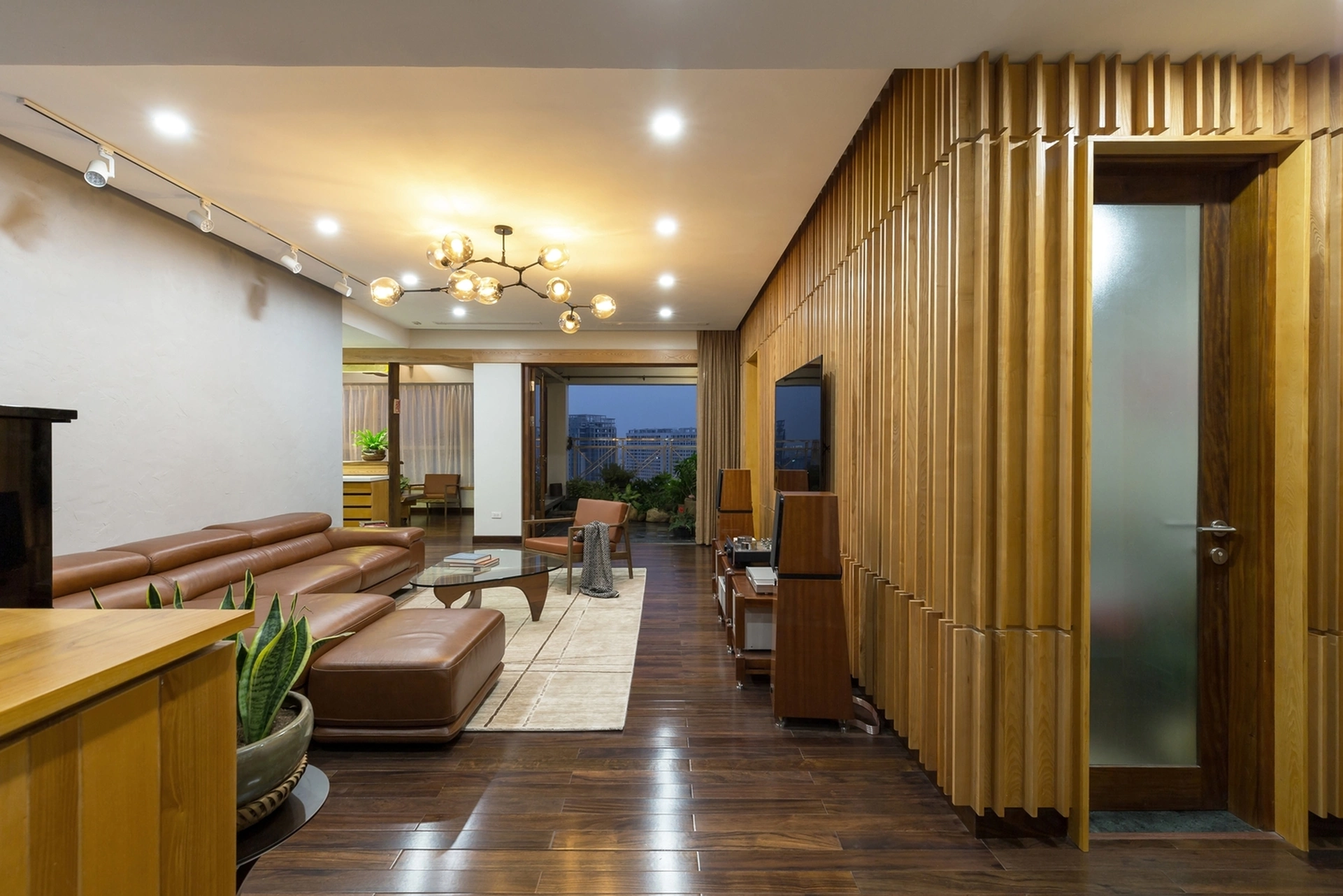 Chẳng cần du lịch đâu xa khi nhà đã thành nơi nghỉ dưỡng, bí quyết thiết kế căn hộ dành cho người bận rộn