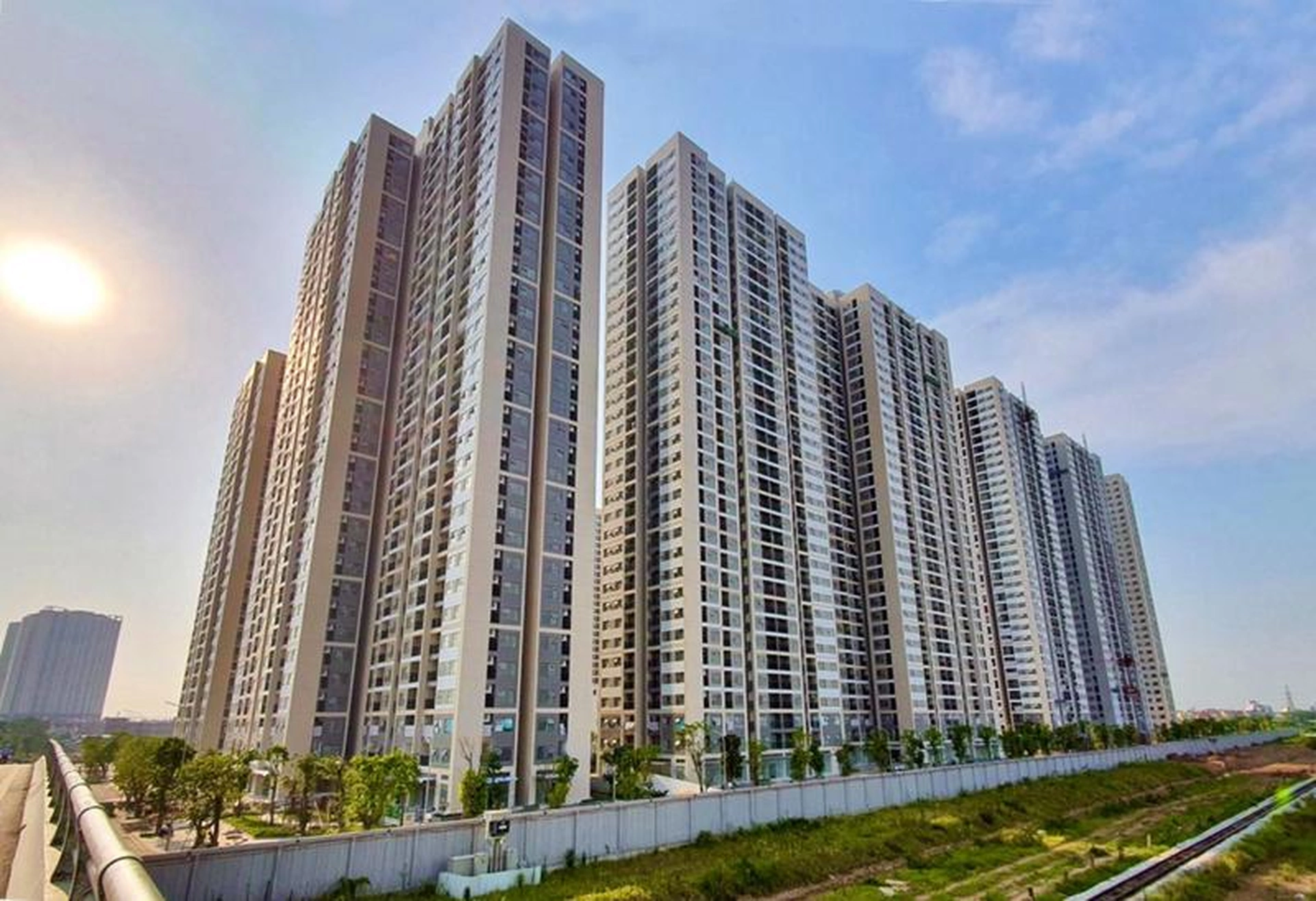 Giá tăng không phanh, người dân vay vốn tiền tỷ để mua chung cư Hà Nội