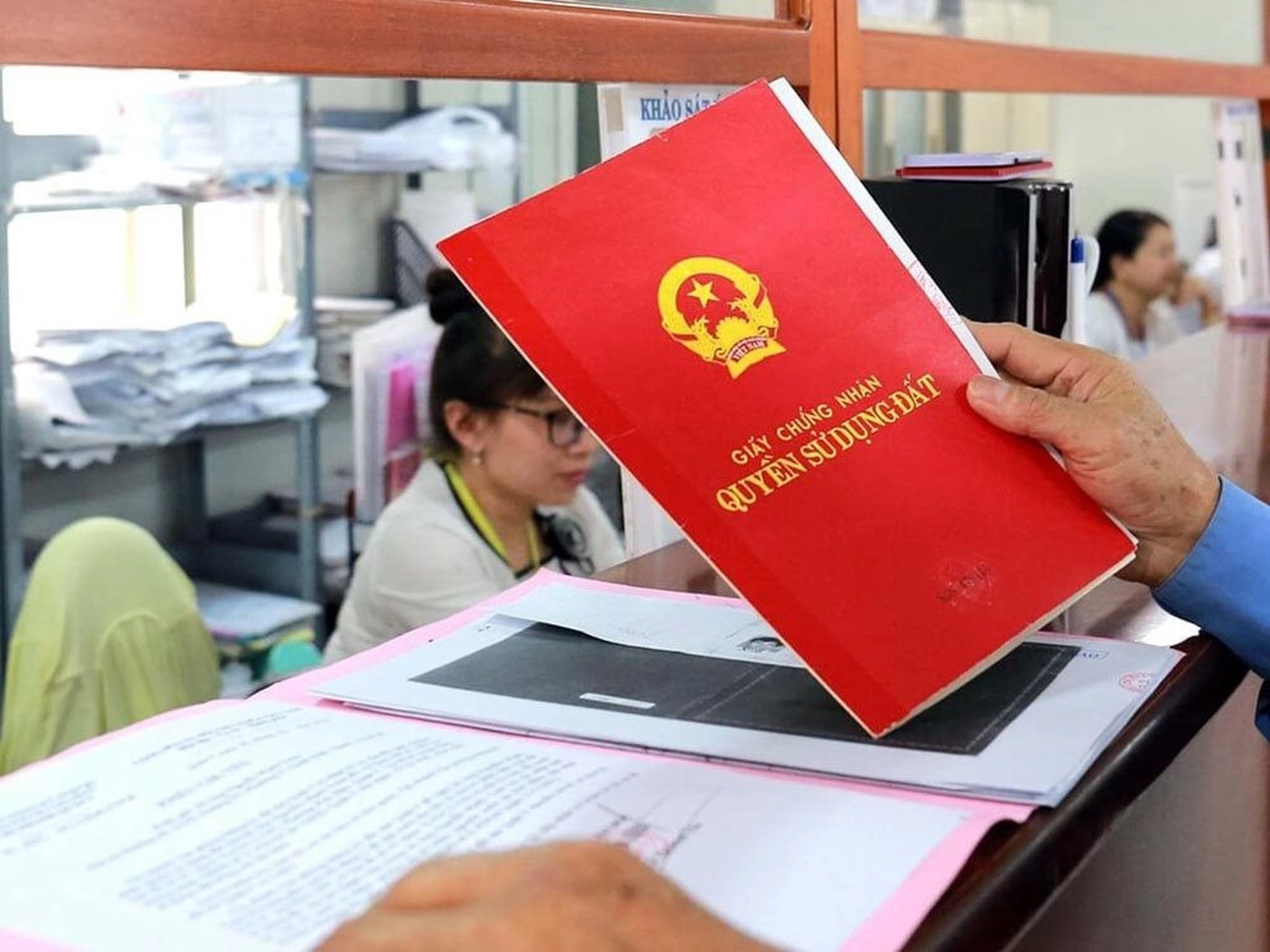 Thời điểm nào phí làm sổ đỏ sẽ tăng áp dụng theo bảng giá đất mới?