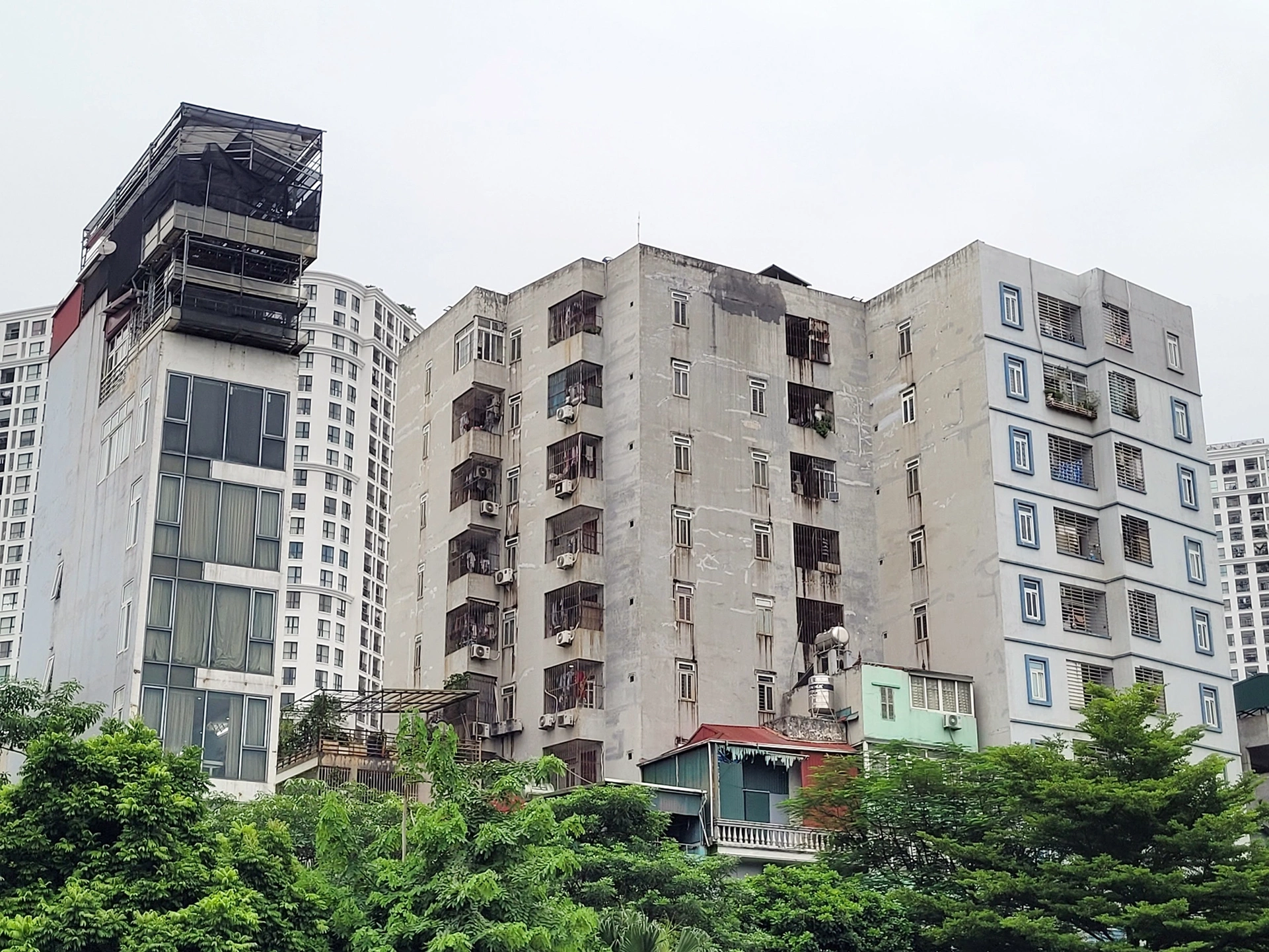 Giá thuê chung cư "ngất ngưởng", thu nhập 20 triệu "bó tay"