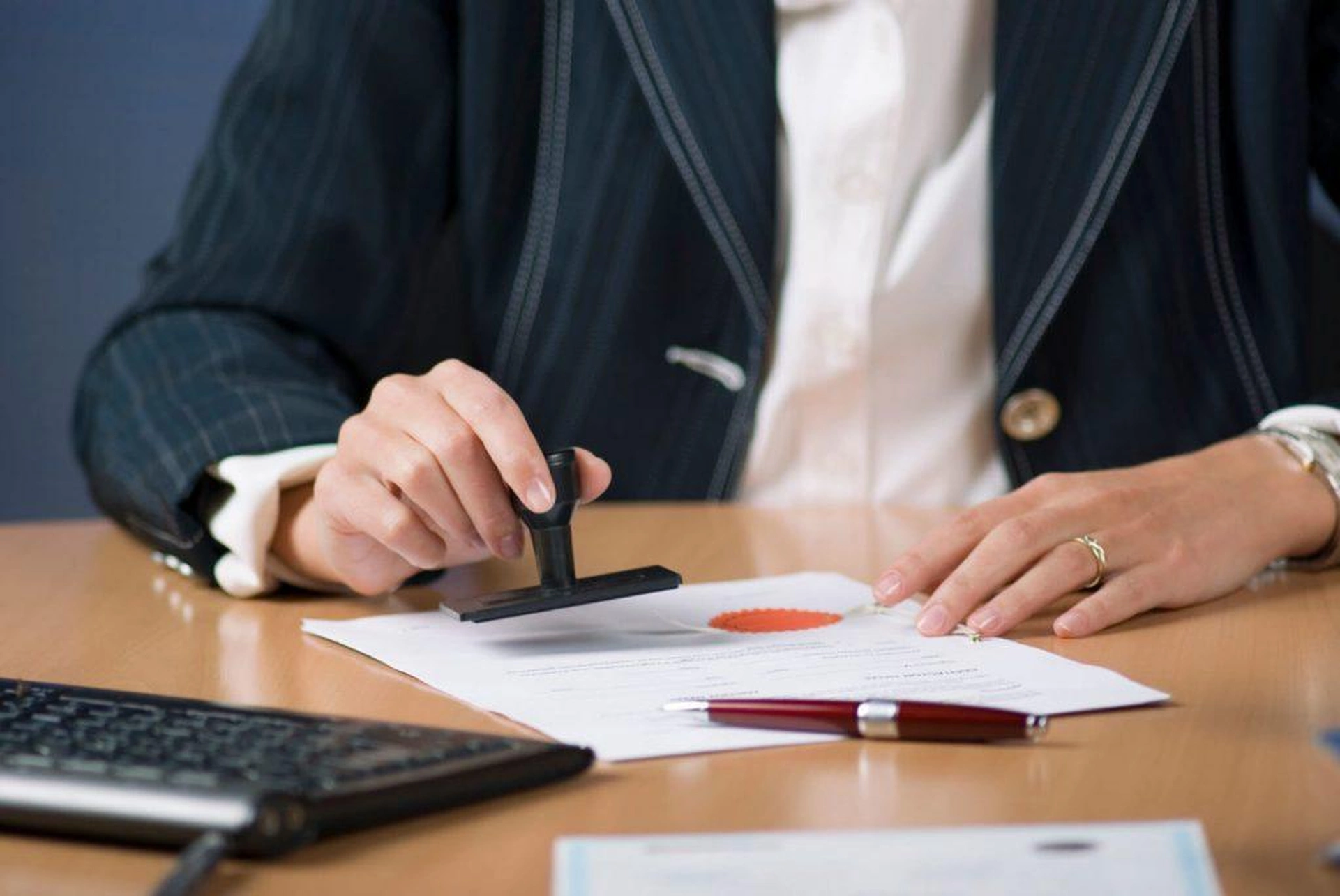 Vì sao cần công chứng hợp đồng thuê nhà?