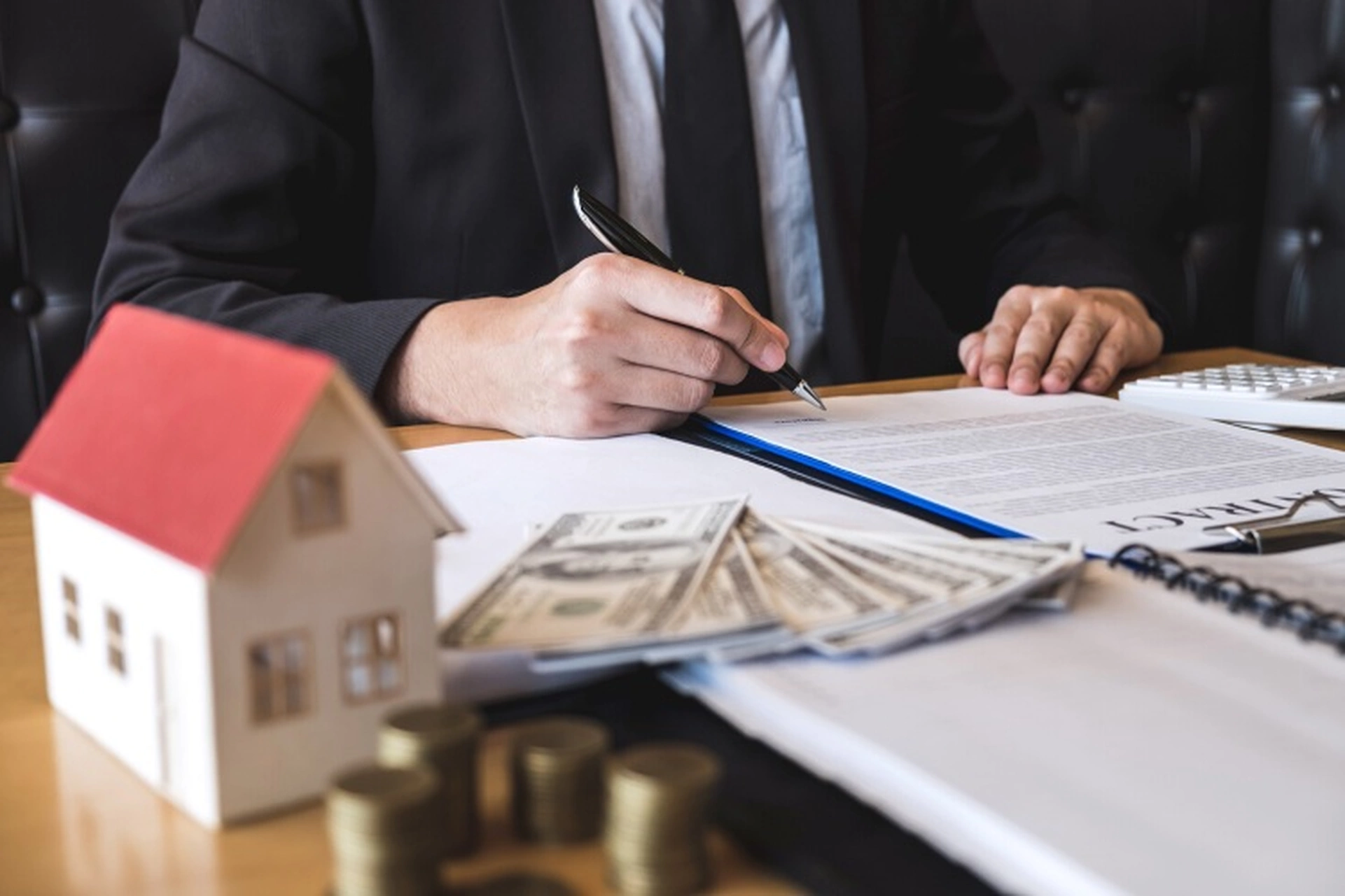 Hợp đồng thuê nhà viết tay: Cần lưu ý gì để tránh rủi ro?