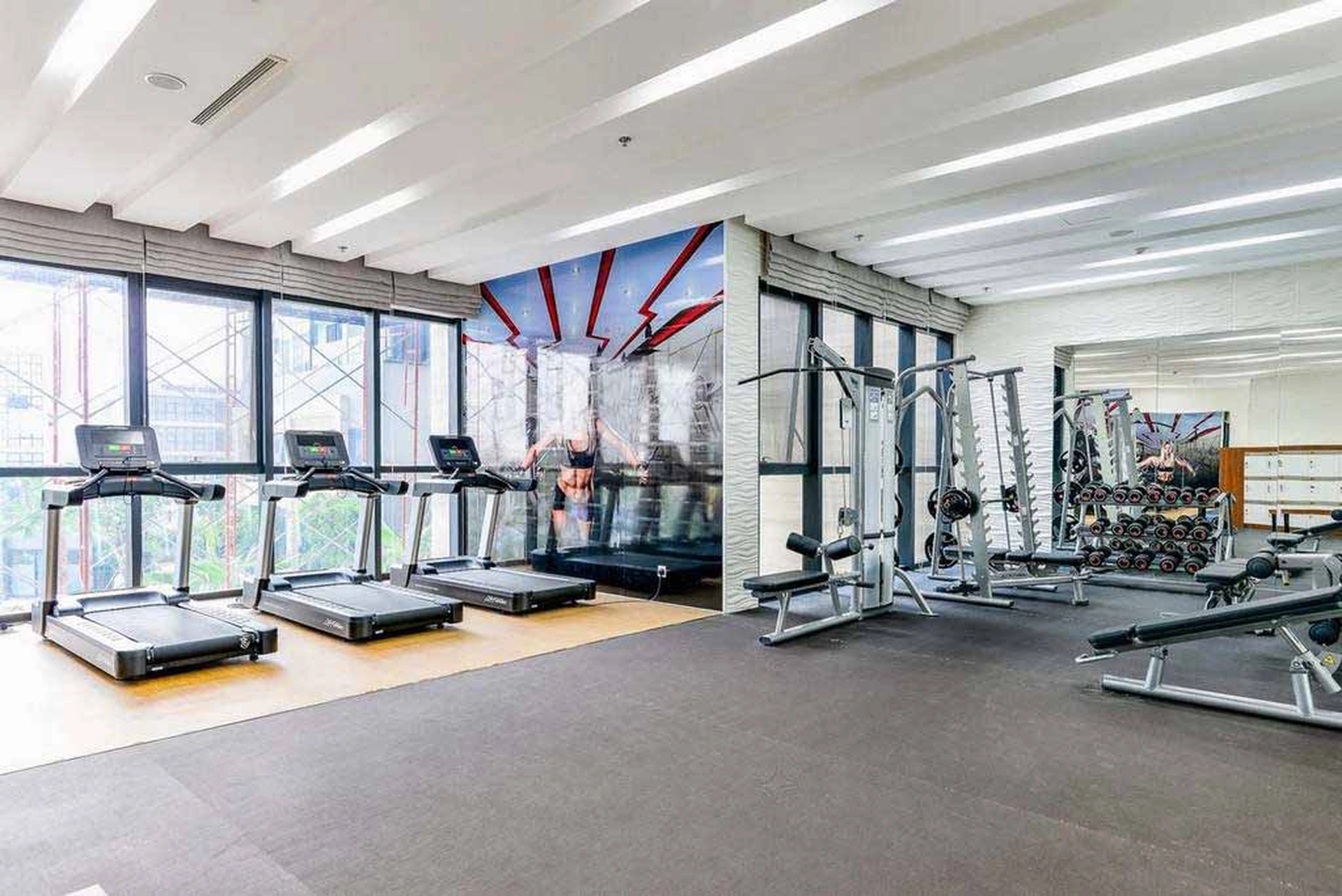 Có phòng gym trong Vinhomes Golden River không?