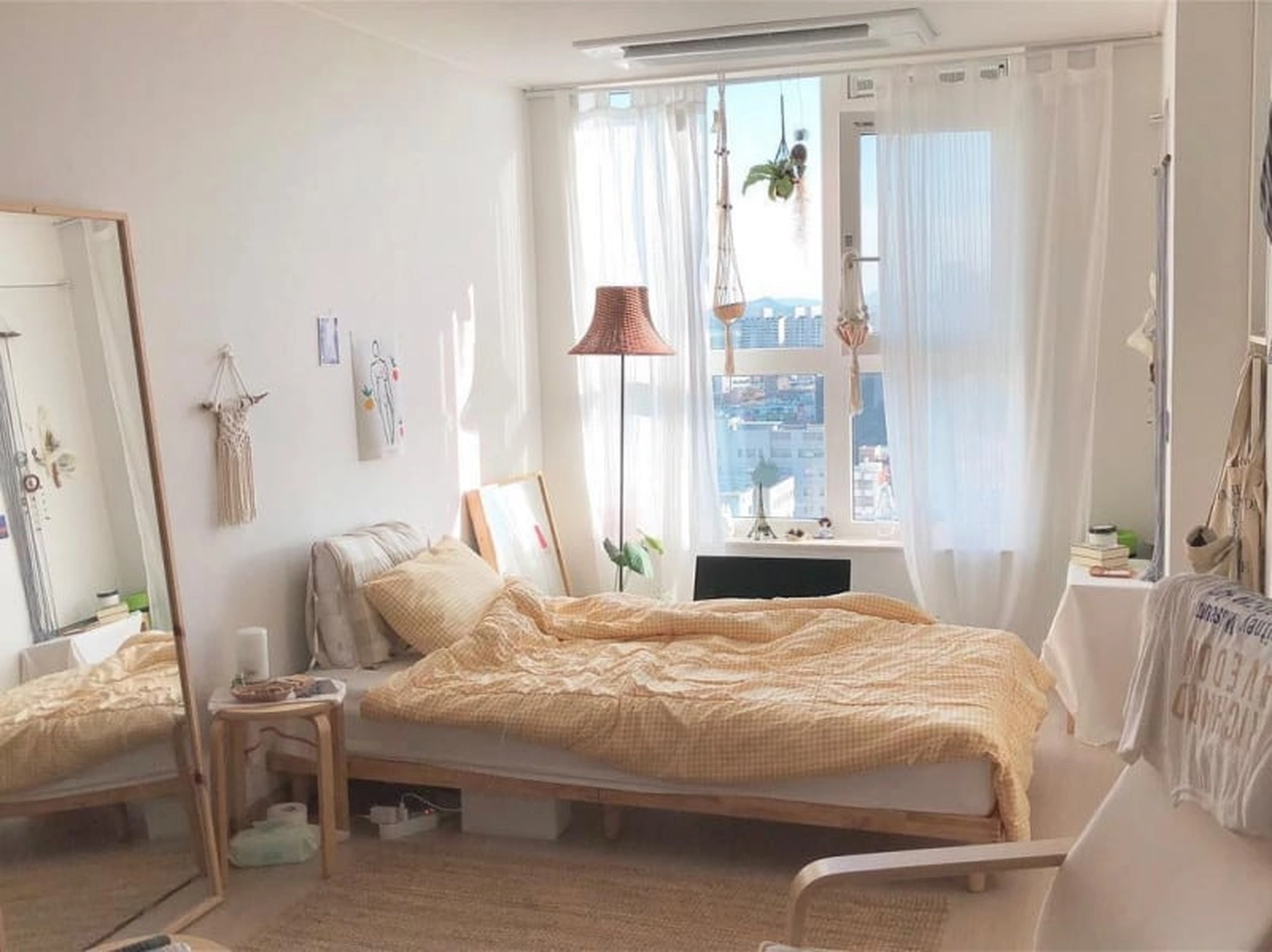 Trang trí phòng trọ nhỏ như thế nào để vừa độc đáo, vừa tiết kiệm