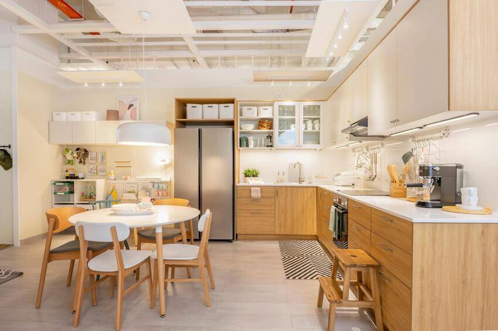 Chọn bàn ăn đúng cách với 3 tiêu chí cần ghi nhớ