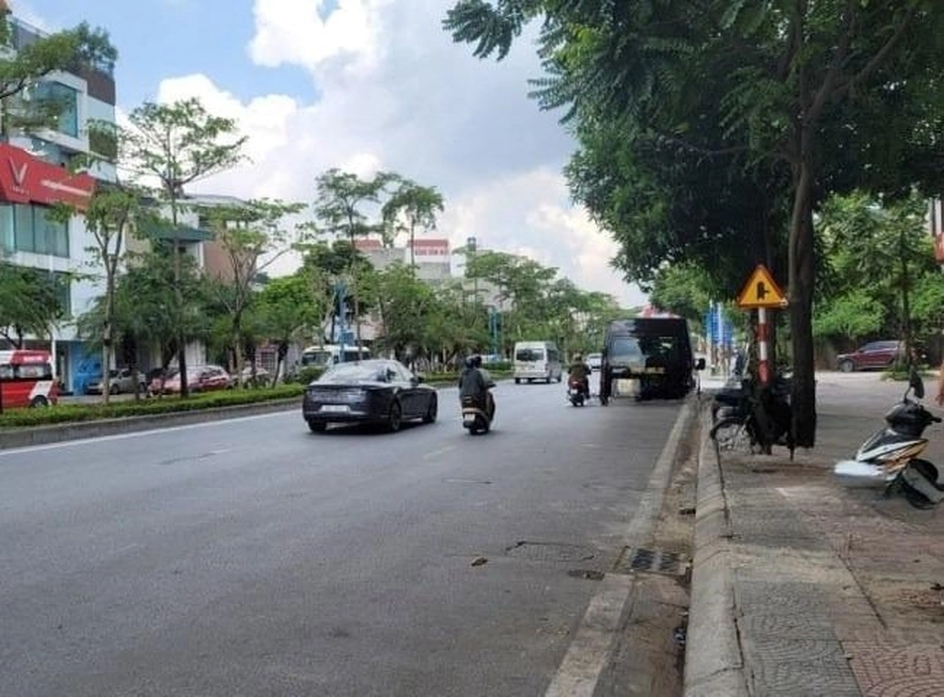 Nhà mặt ngõ diện tích dưới 30m2 cách đường Ngọc Trì quận Long Biên giá bao nhiêu?