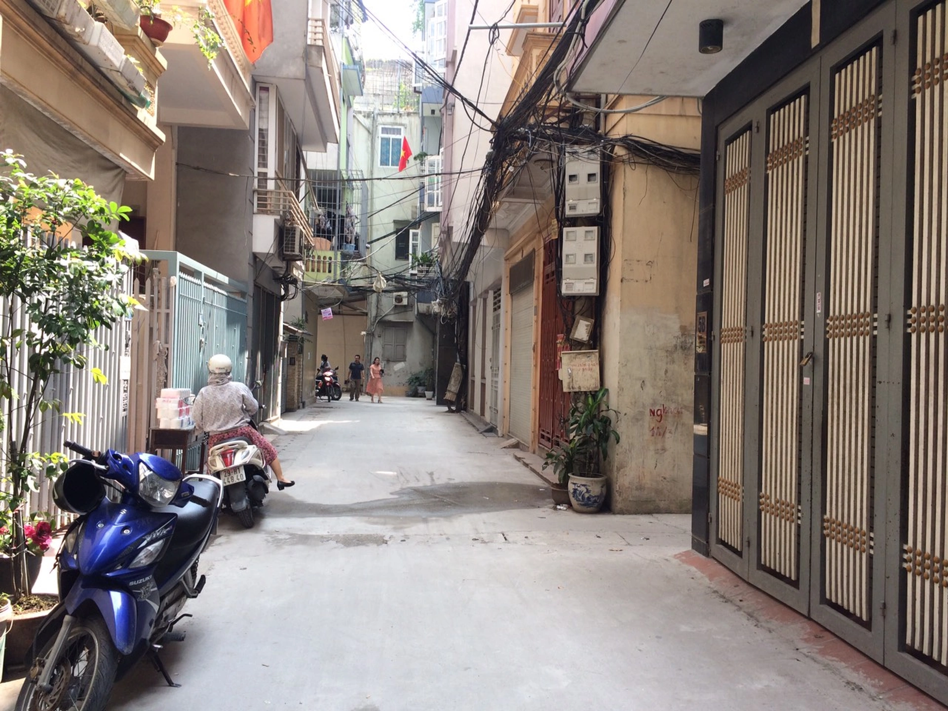 Nhà mặt ngõ diện tích dưới 30m2 cách đường Thanh Am quận Long Biên giá bao nhiêu?