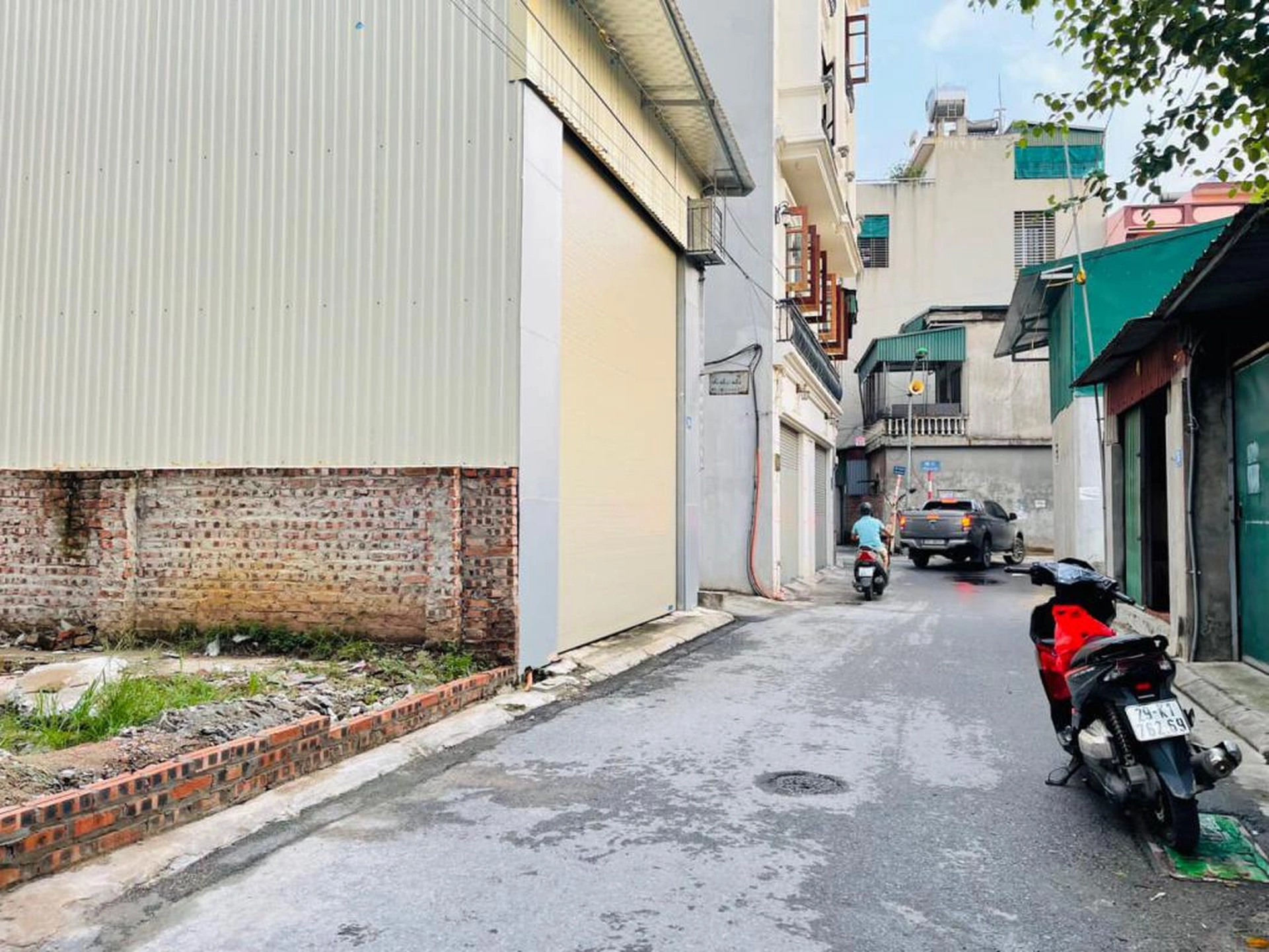 Nhà mặt ngõ diện tích 80m2 - 100m2 cách đường Trạm quận Long Biên giá bao nhiêu?