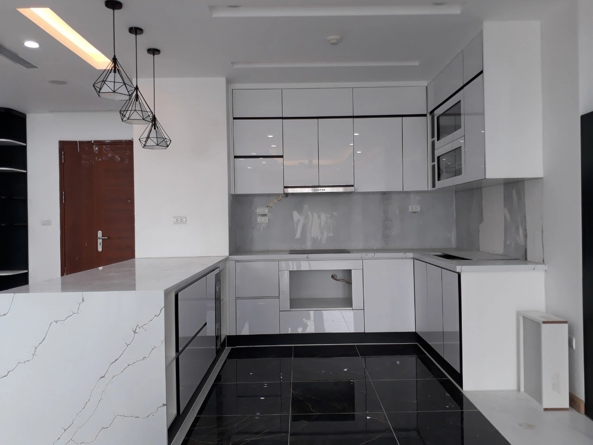 Tủ bếp công nghệ module khác gì so với tủ bếp truyền thống?