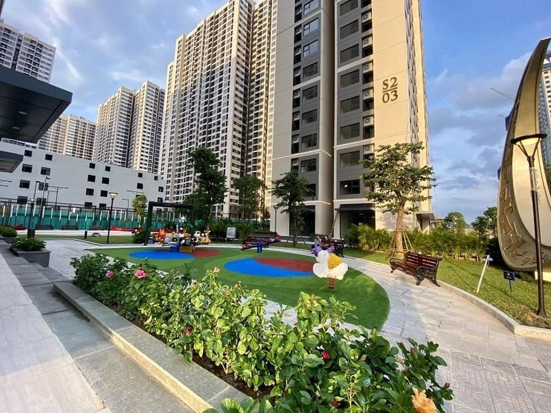 Từ Vinhomes Smart City Tây Mỗ đến trường THPT Nguyễn Trãi - Ba Đình xa bao nhiêu km?