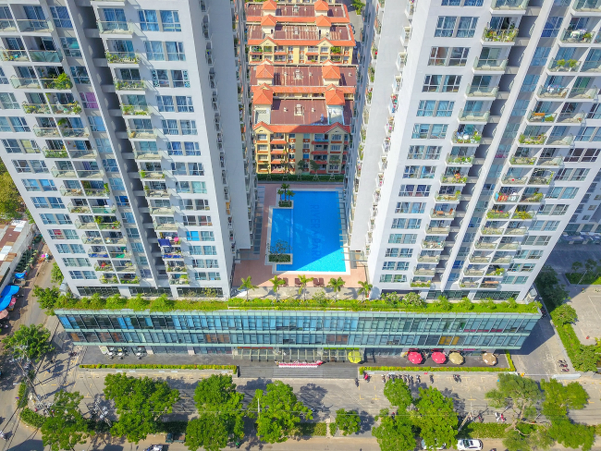 Giá mua bán căn hộ 2 phòng ngủ rẻ nhất và đắt nhất quận 10 là bao nhiêu?