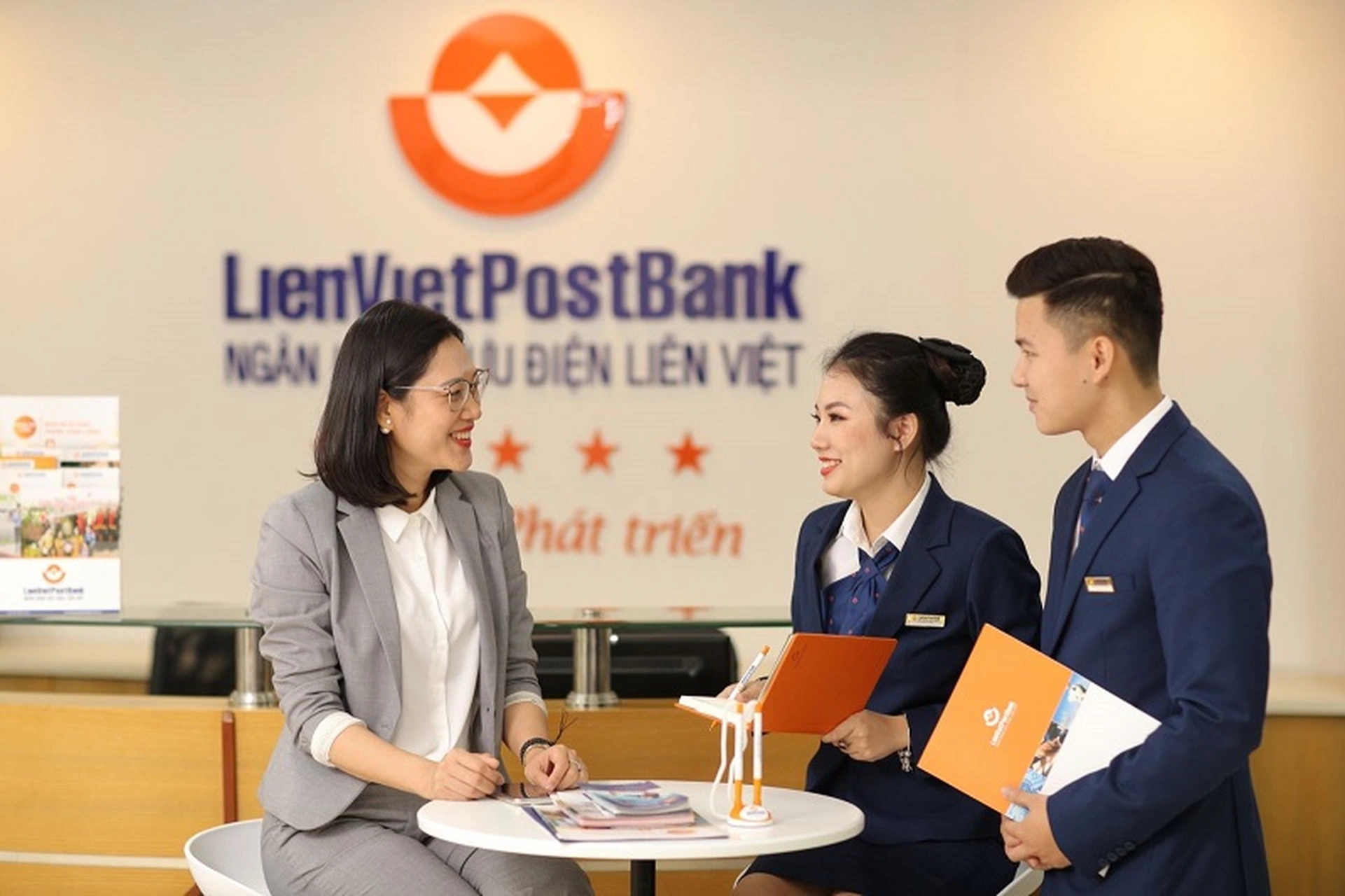 Lãi suất vay ngân hàng Lienviet Post Bank năm 2023 đang là bao nhiêu? Ngân hàng có cho vay mua dự án bất động sản hay không?