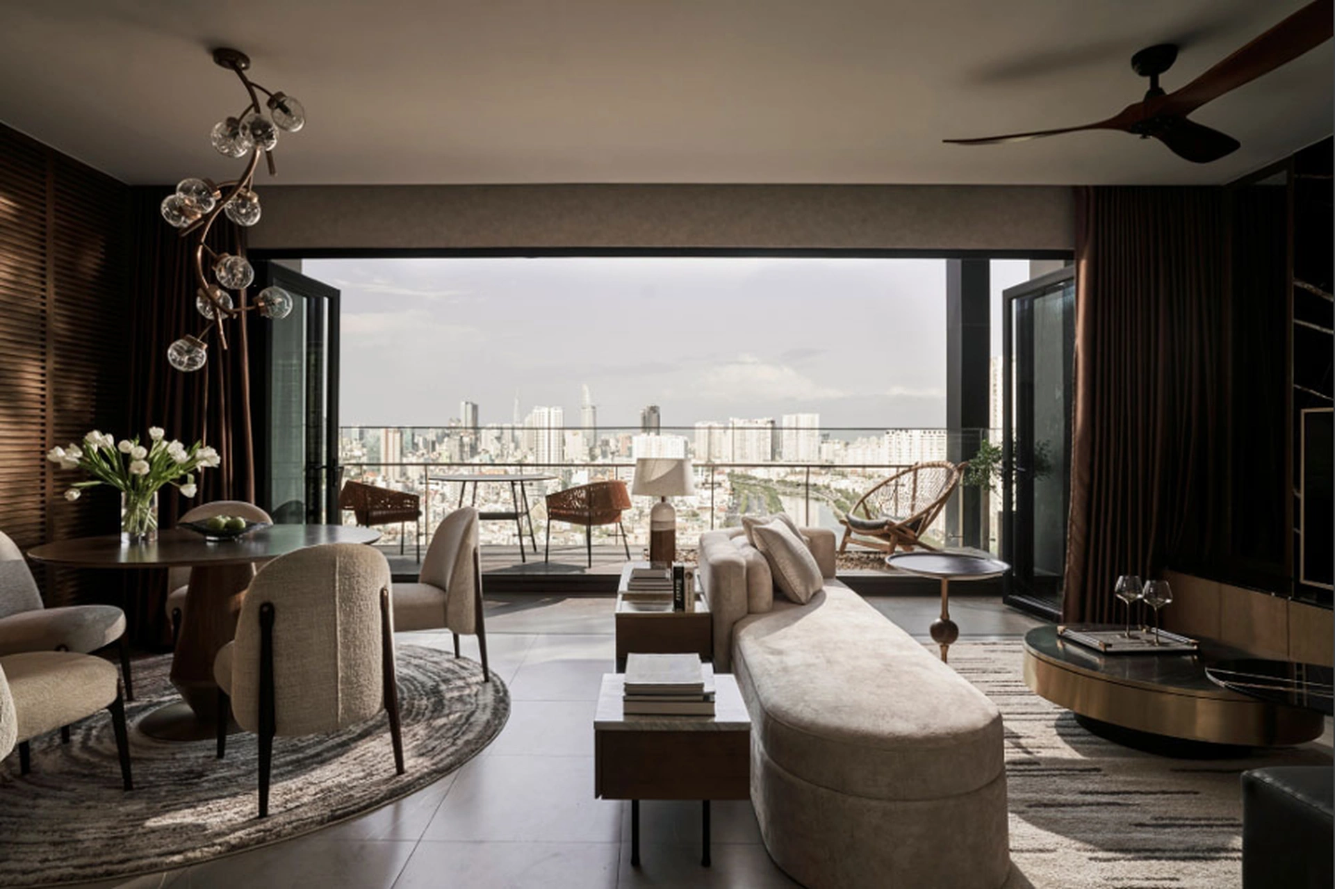 Giá căn hộ chung cư quận 1 diện tích 200 - 250m2 đang bán bao nhiêu tiền 1m2?