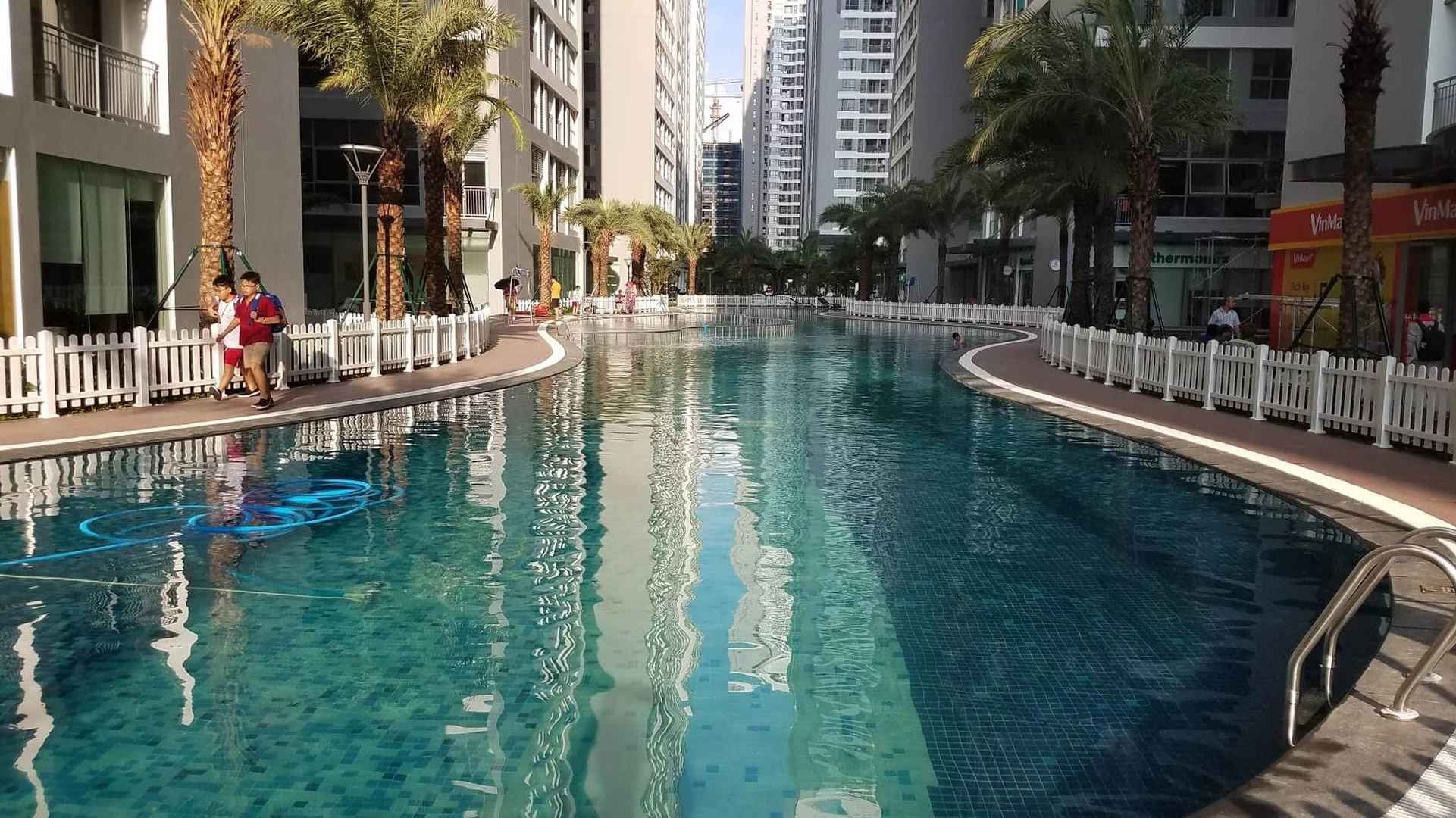 Khu chung cư Times City có khóa dạy bơi nào cho trẻ em? 