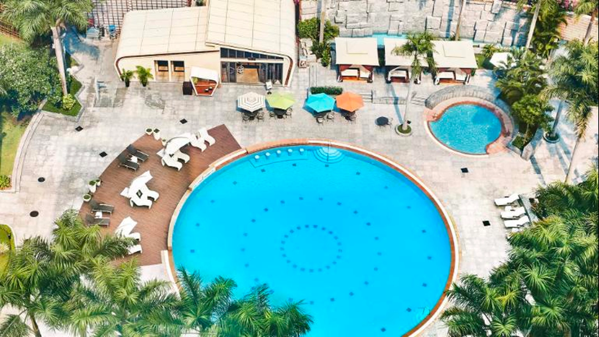 Top 5 bể bơi quận 1, TP. Hồ Chí Minh hút khách mùa hè