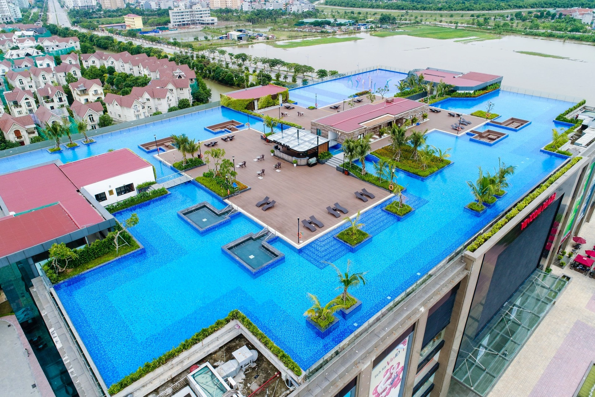 Khám phá danh sách các bể bơi ngoài trời nổi tiếng nhất Hà Nội